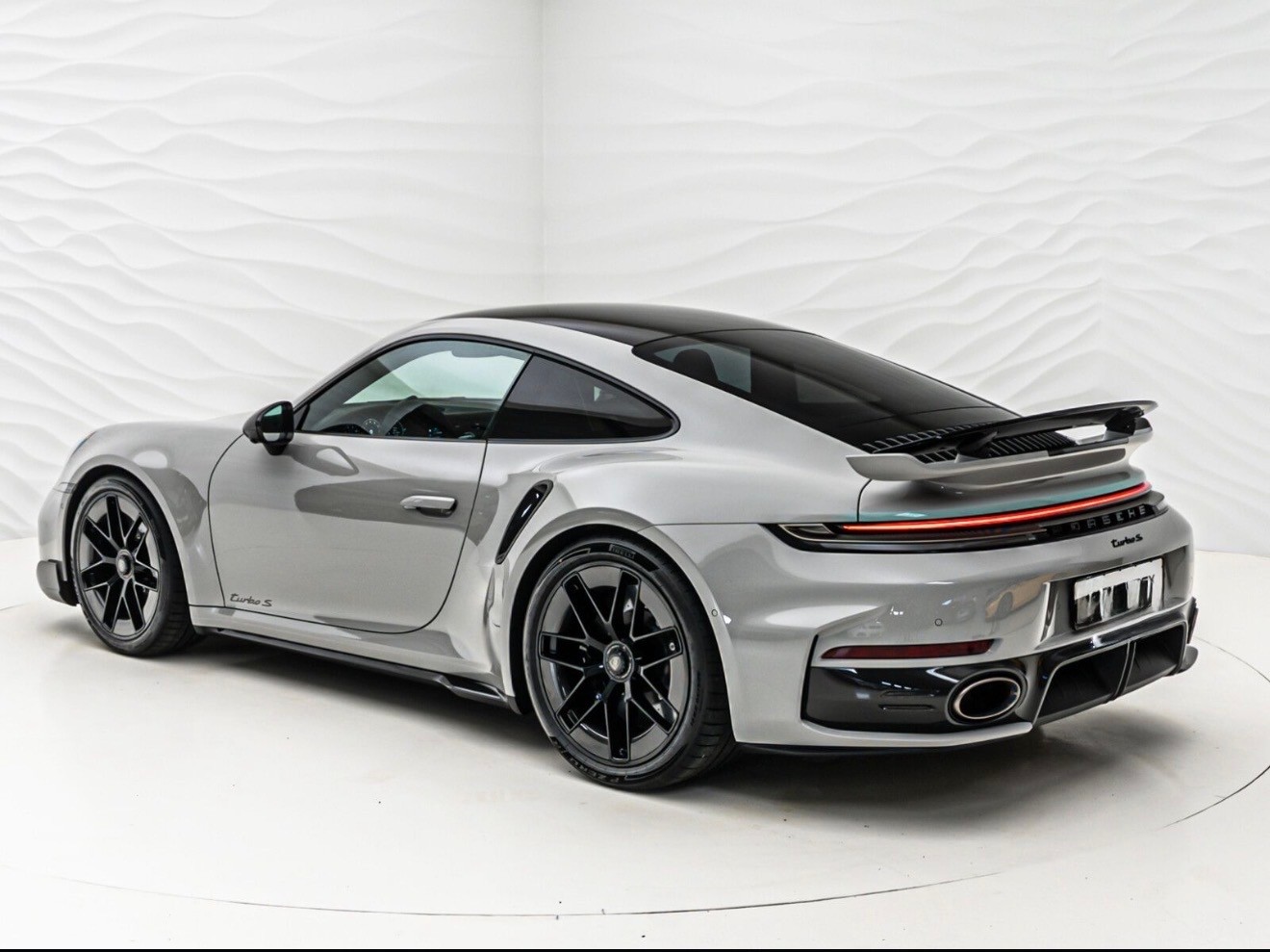 PORSCHE 911 Turbo S**CARBON Paket**Sportpaket**kreideweiss-image-5