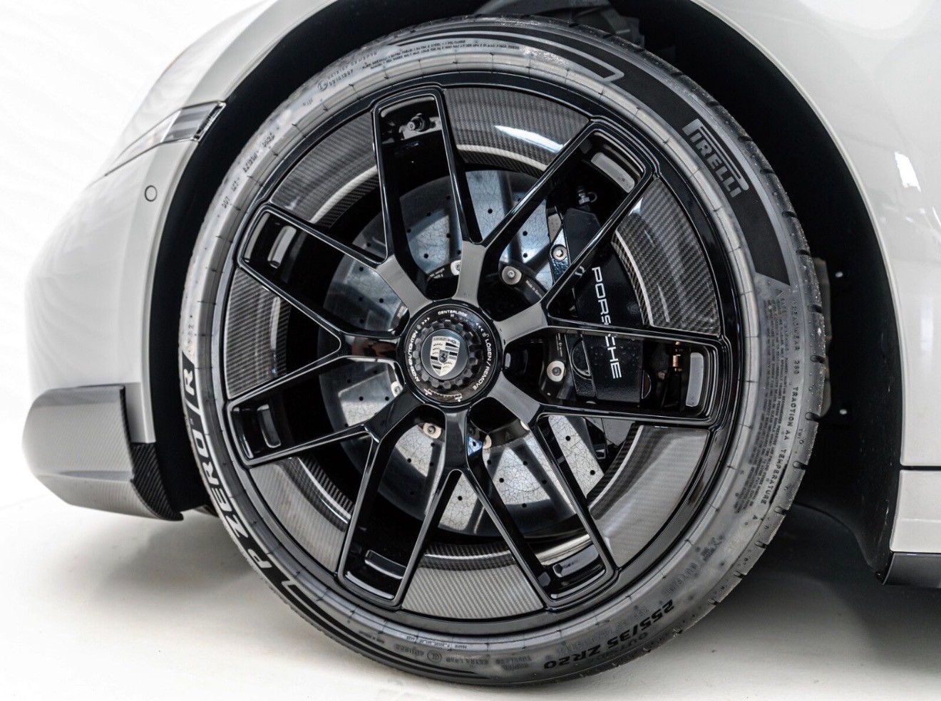 PORSCHE 911 Turbo S**CARBON Paket**Sportpaket**kreideweiss-image-9