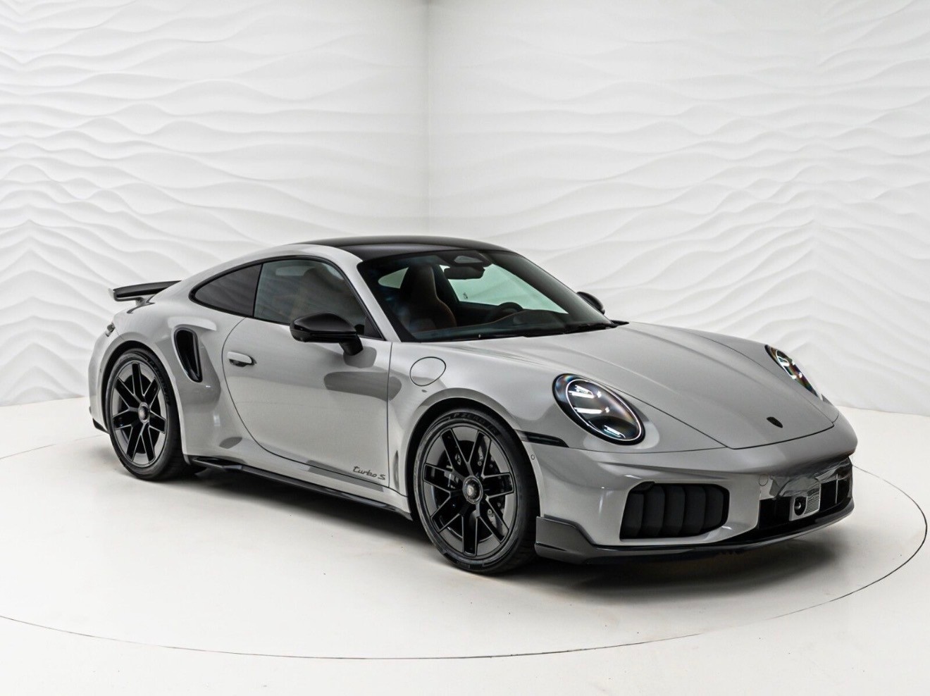 PORSCHE 911 Turbo S**CARBON Paket**Sportpaket**kreideweiss-image-2