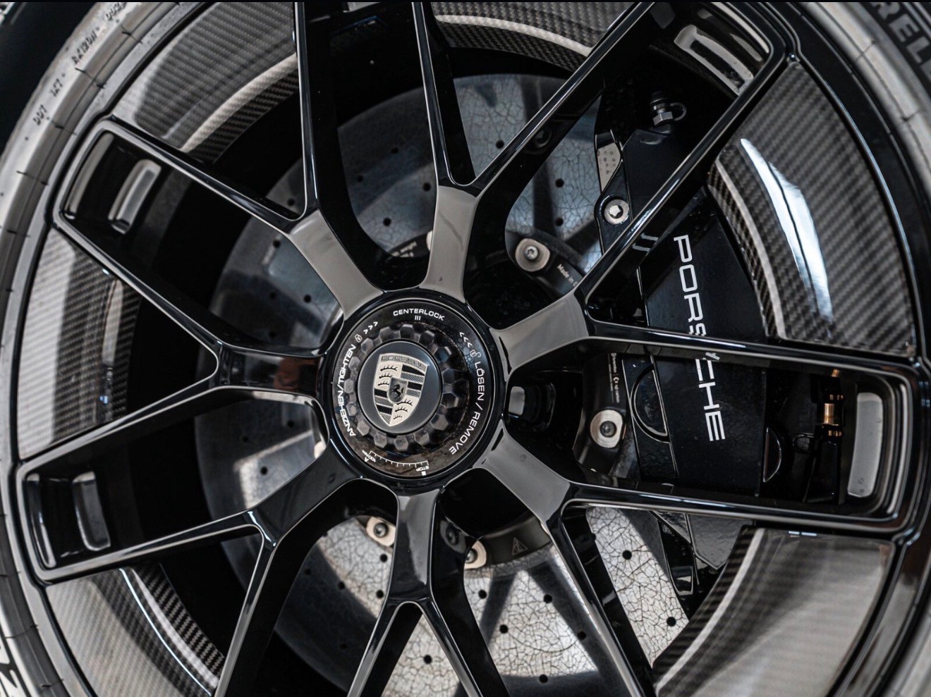 PORSCHE 911 Turbo S**CARBON Paket**Sportpaket**kreideweiss-image-8