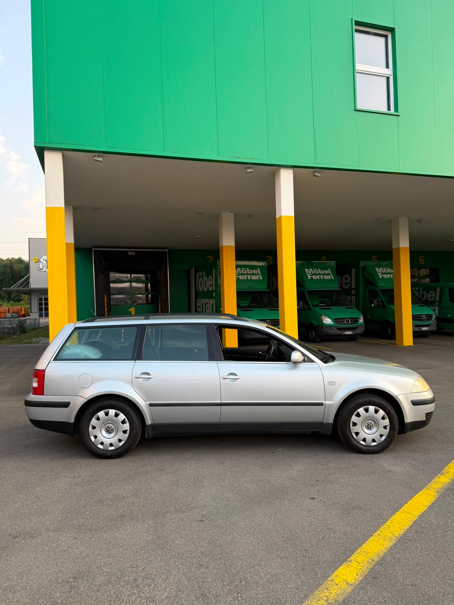 VW Passat Variant 2.0 Trendline-image-7