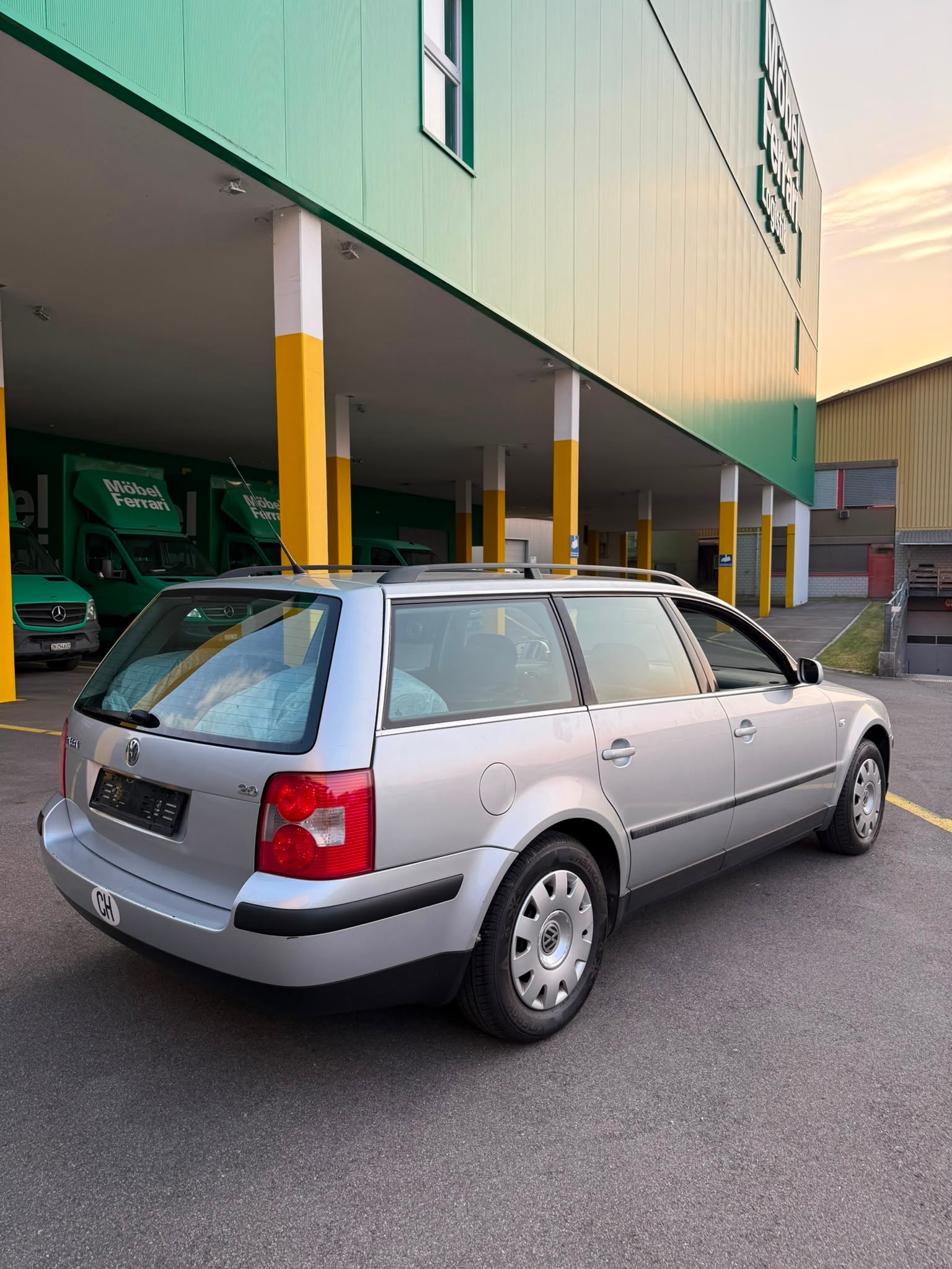 VW Passat Variant 2.0 Trendline-image-6