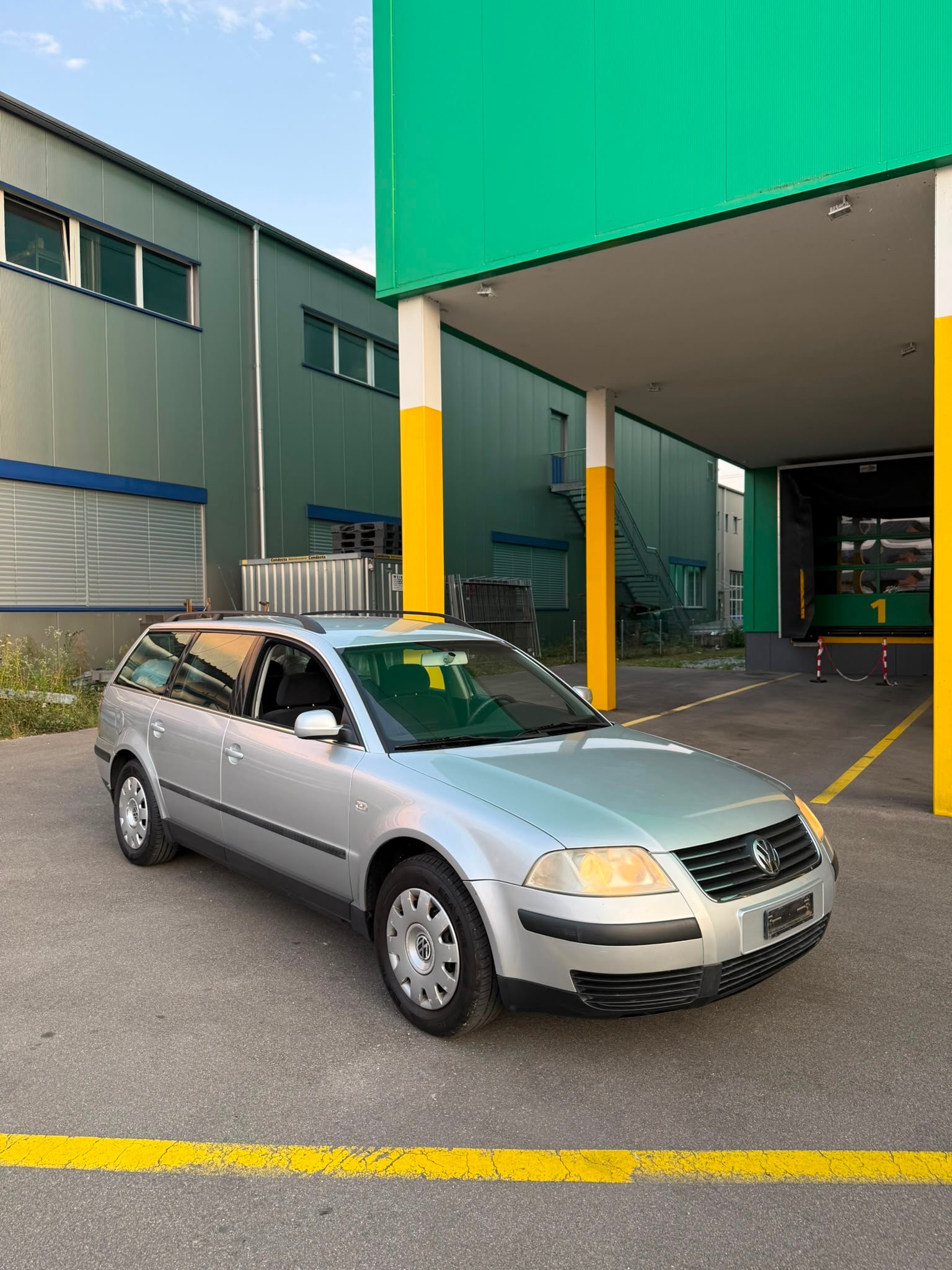 VW Passat Variant 2.0 Trendline-image-0