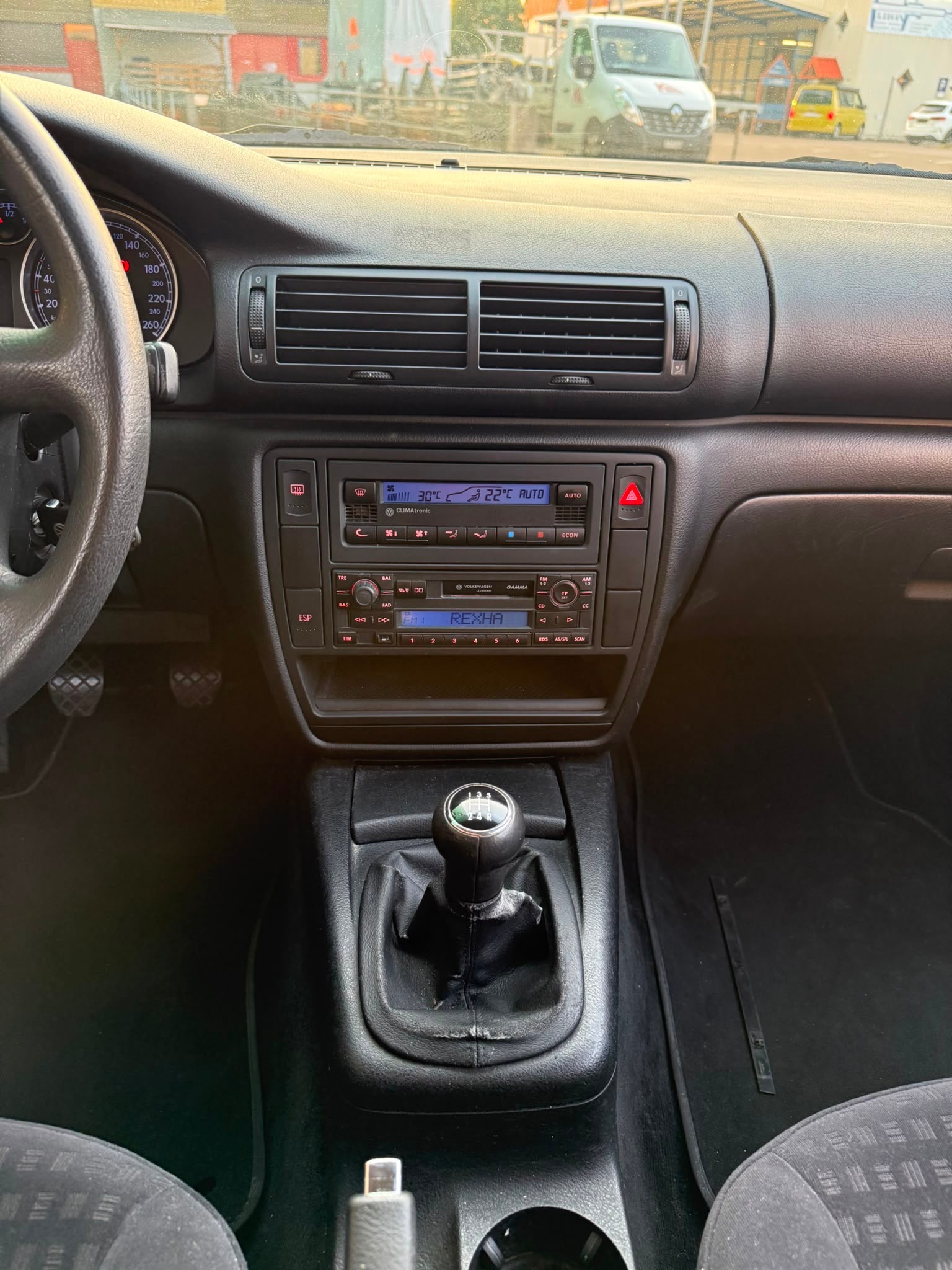 VW Passat Variant 2.0 Trendline-image-10