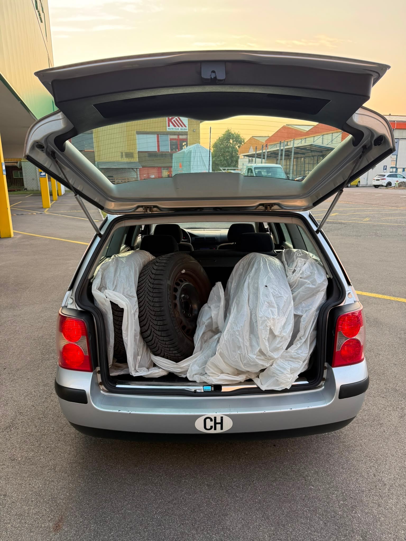 VW Passat Variant 2.0 Trendline-image-14
