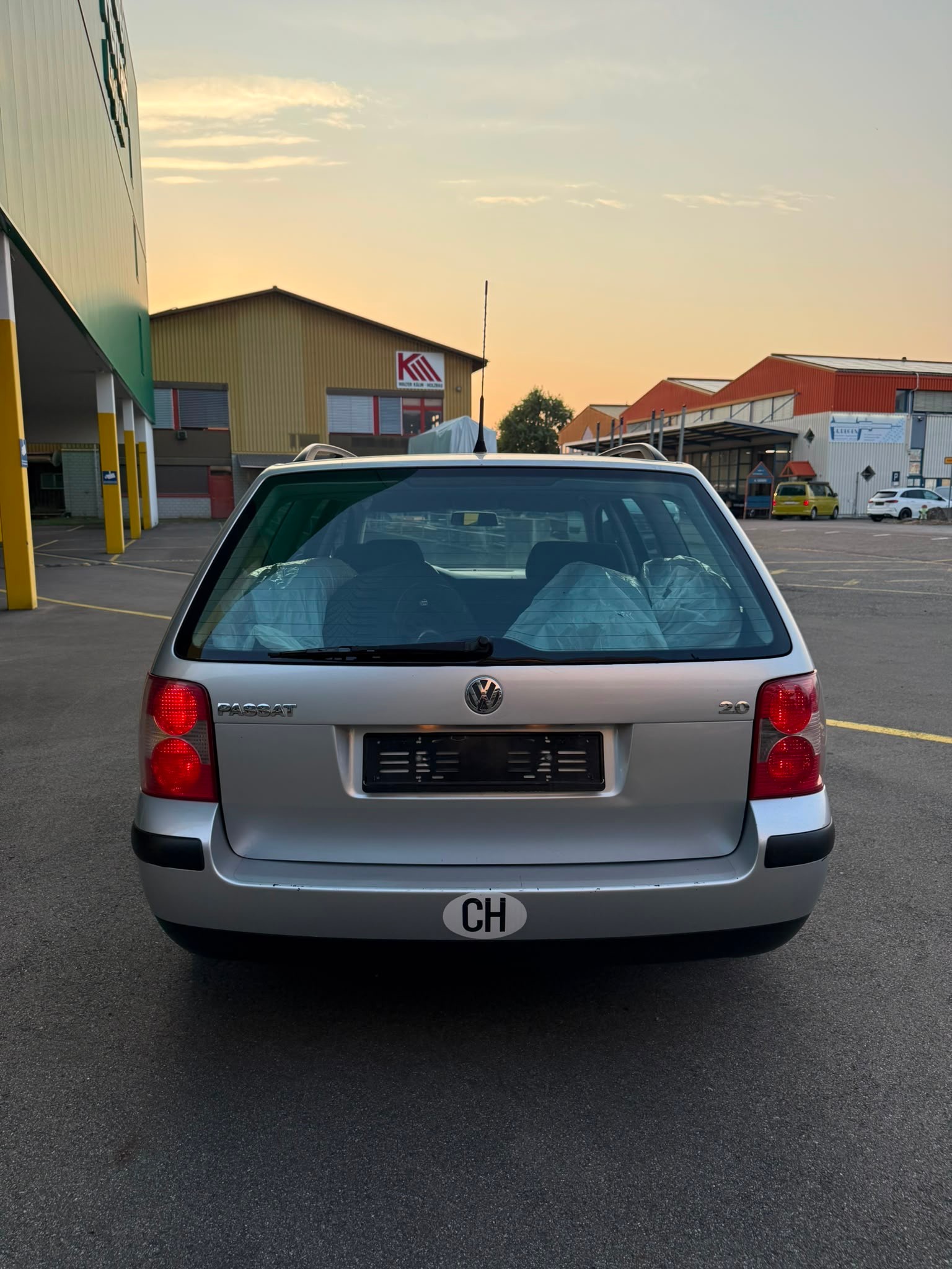 VW Passat Variant 2.0 Trendline-image-5