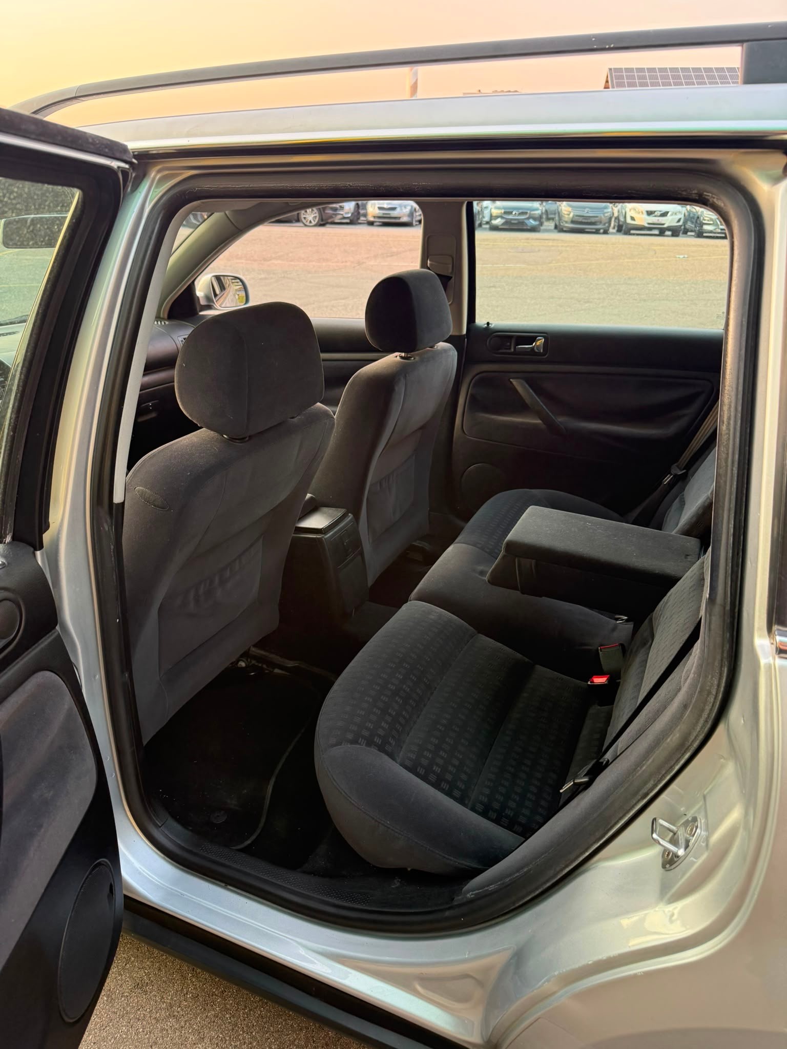 VW Passat Variant 2.0 Trendline-image-13