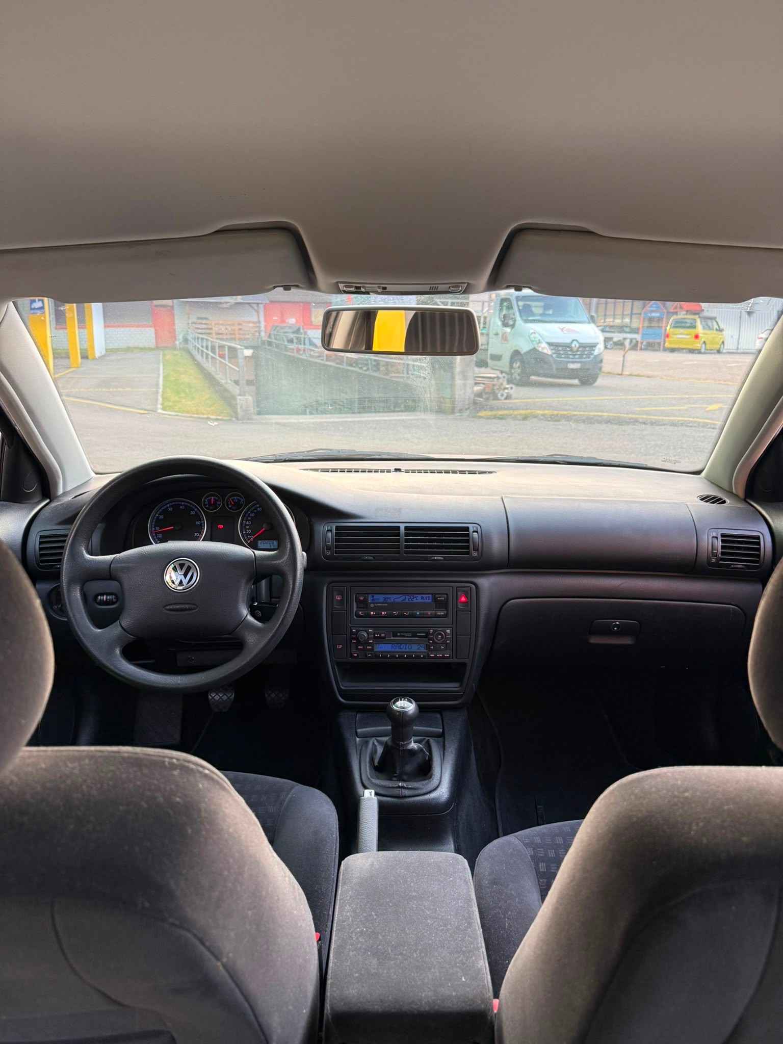 VW Passat Variant 2.0 Trendline-image-9