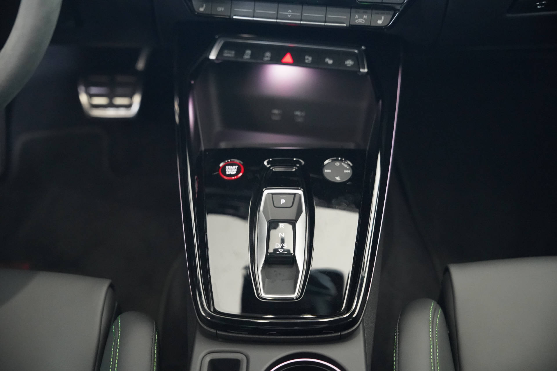 AUDI RS3 Sportback 2.5 TSI quattro S-tronic-image-13