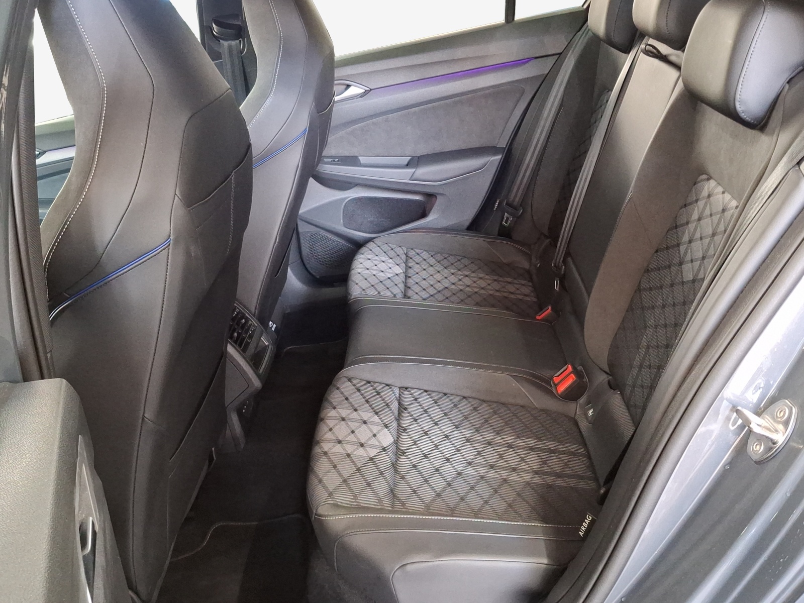 VW Golf 2.0 TSI R-Line DSG 4 Motion-image-11