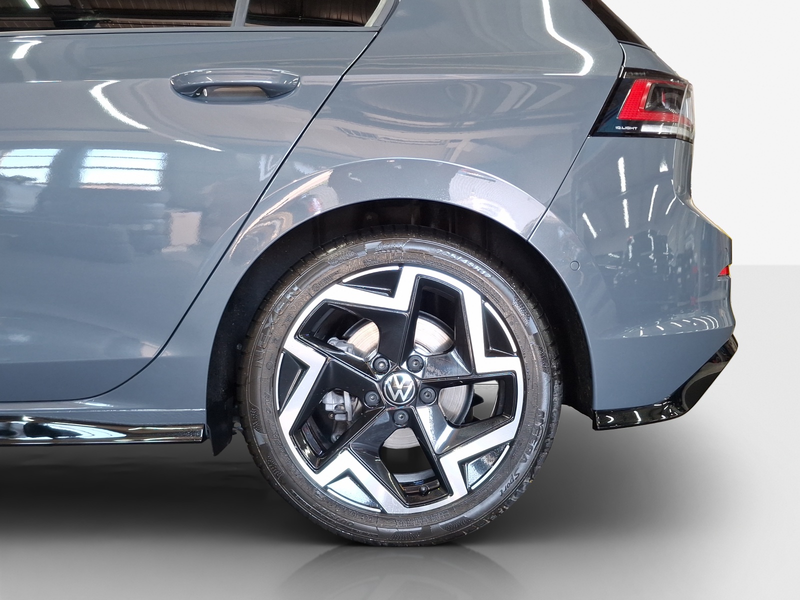 VW Golf 2.0 TSI R-Line DSG 4 Motion-image-13