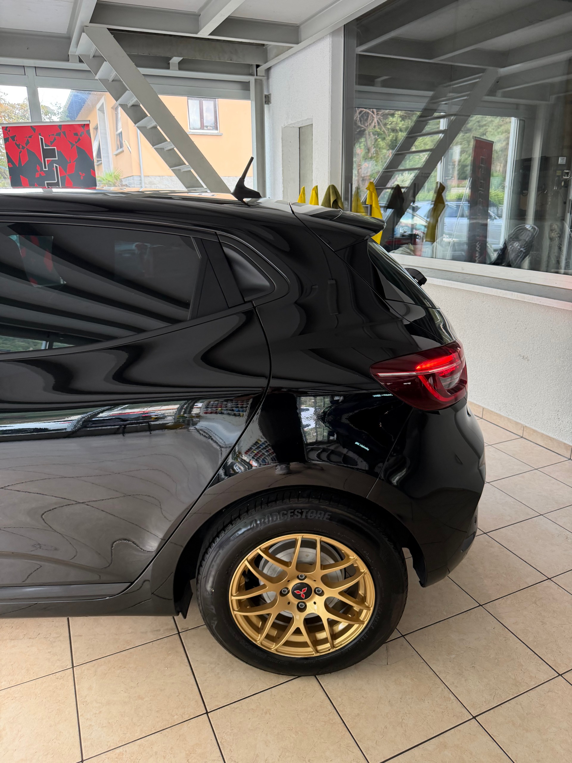 MITSUBISHI COLT 1.6 HEV Invite-image-3