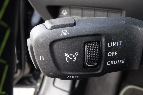 PEUGEOT 208 1.2 MHEV 110 GT-image-12