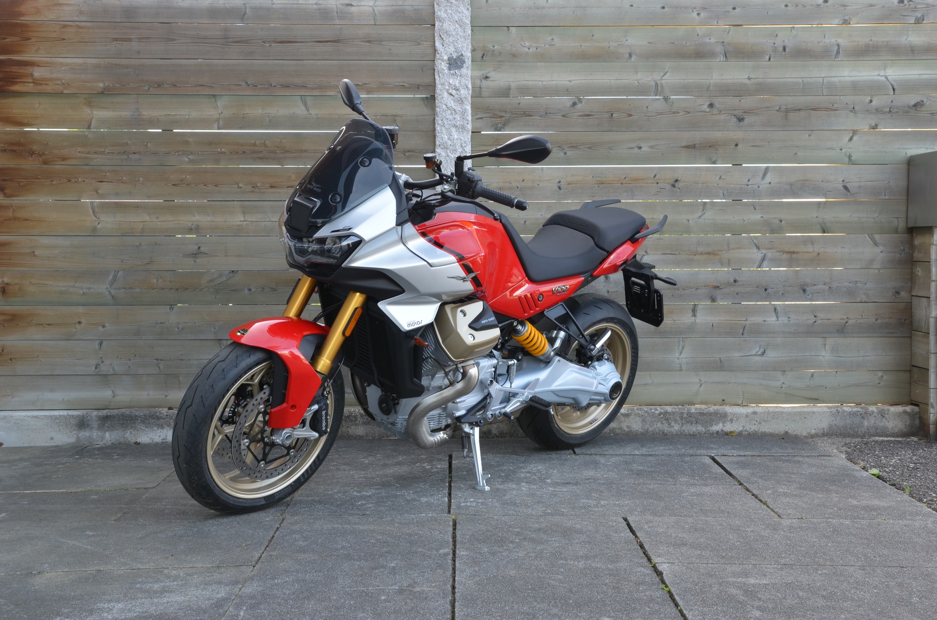 MOTO GUZZI V100 Mandello S-showroom-element-1