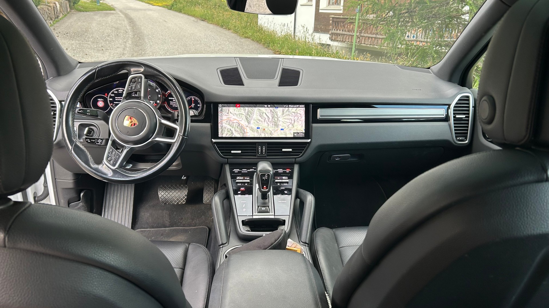 PORSCHE CAYENNE-image-3