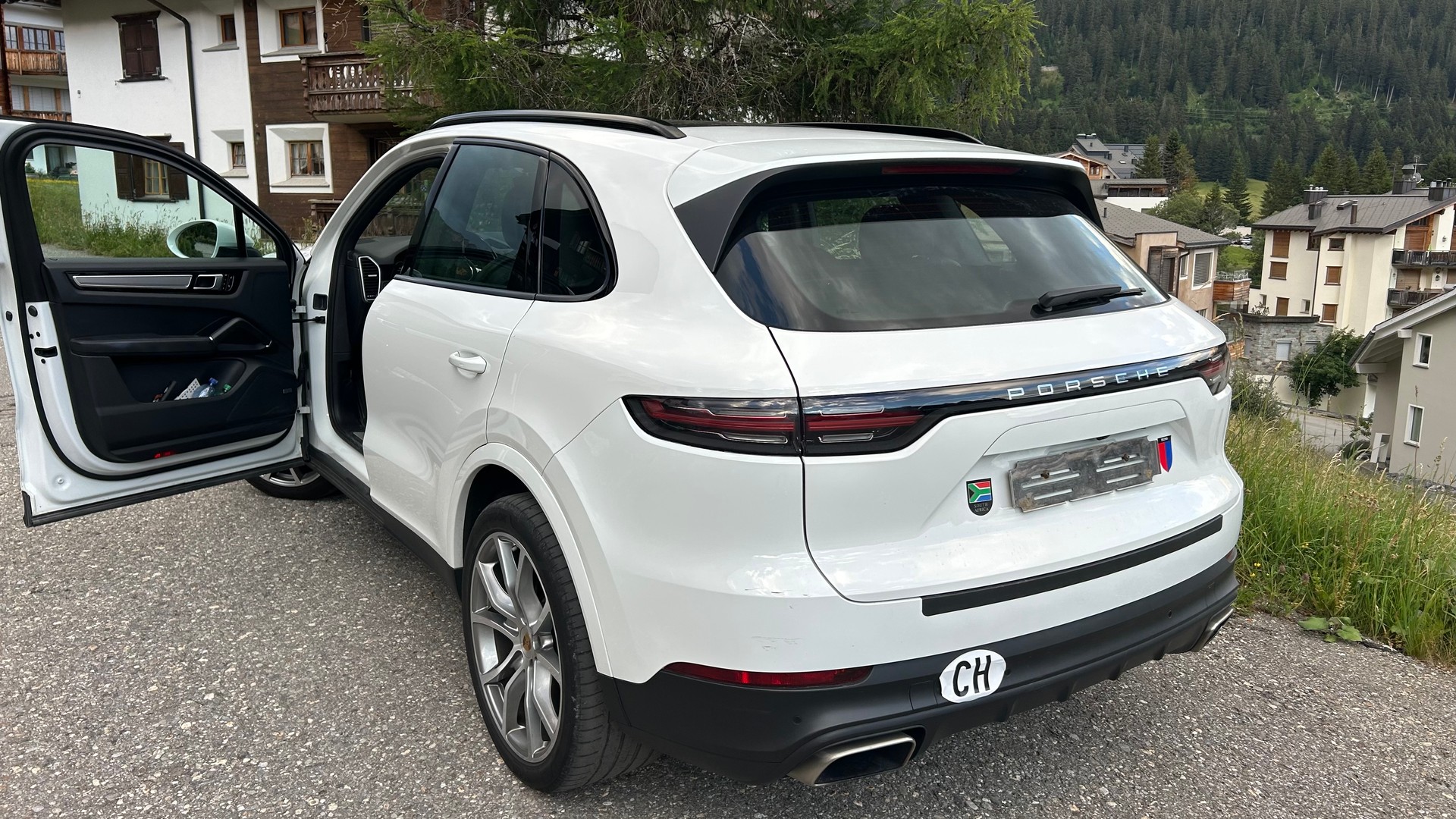 PORSCHE CAYENNE-image-2