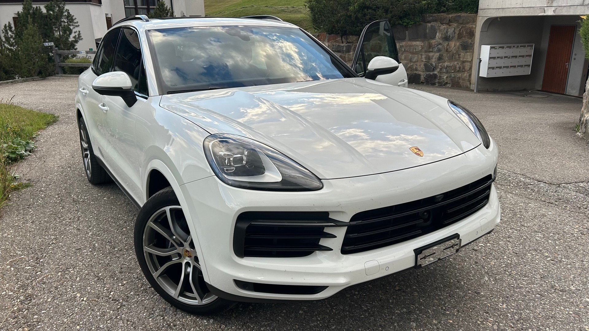 PORSCHE CAYENNE-image-1