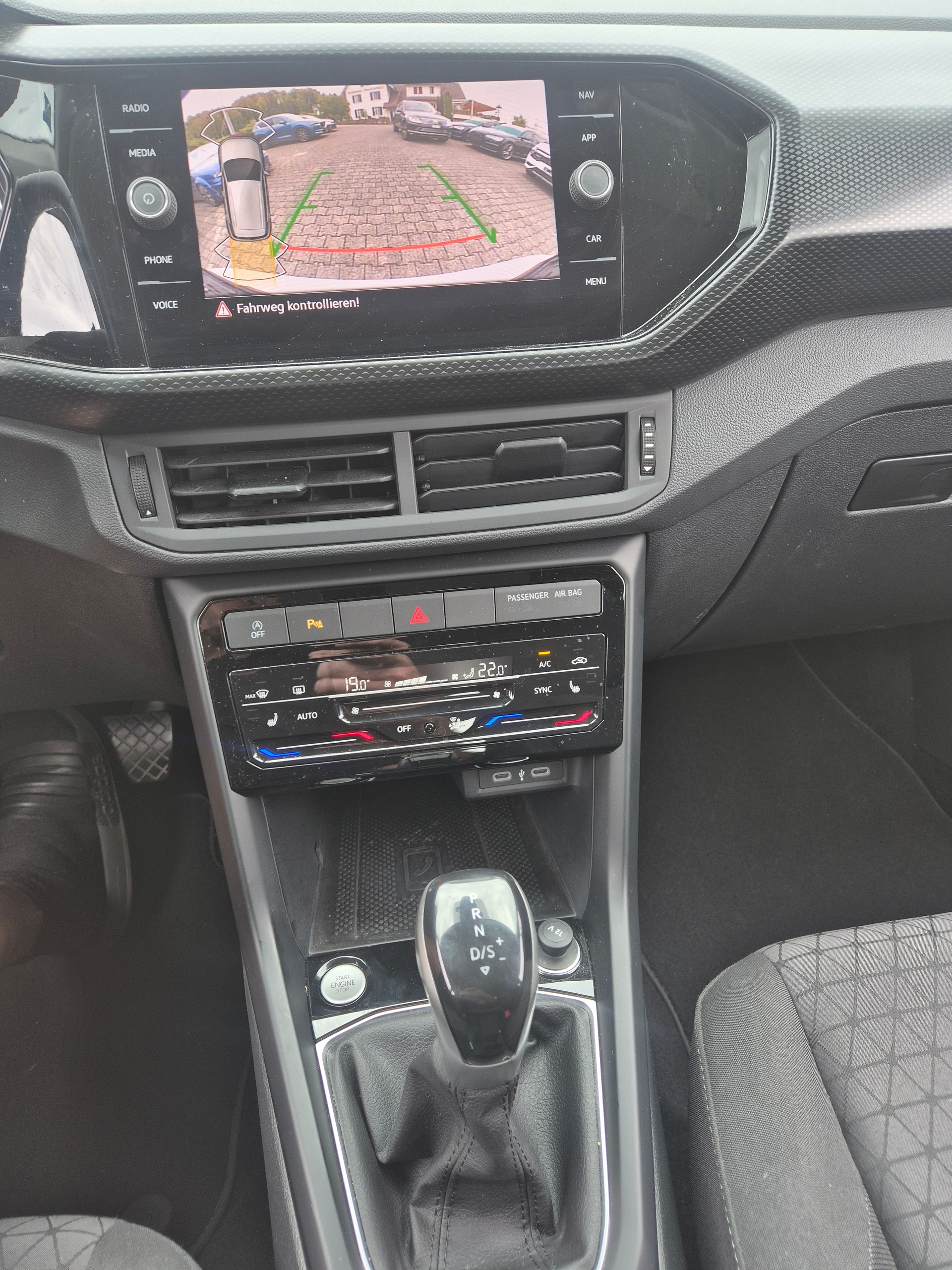 VW T-Cross 1.0 TSI Life DSG-image-10