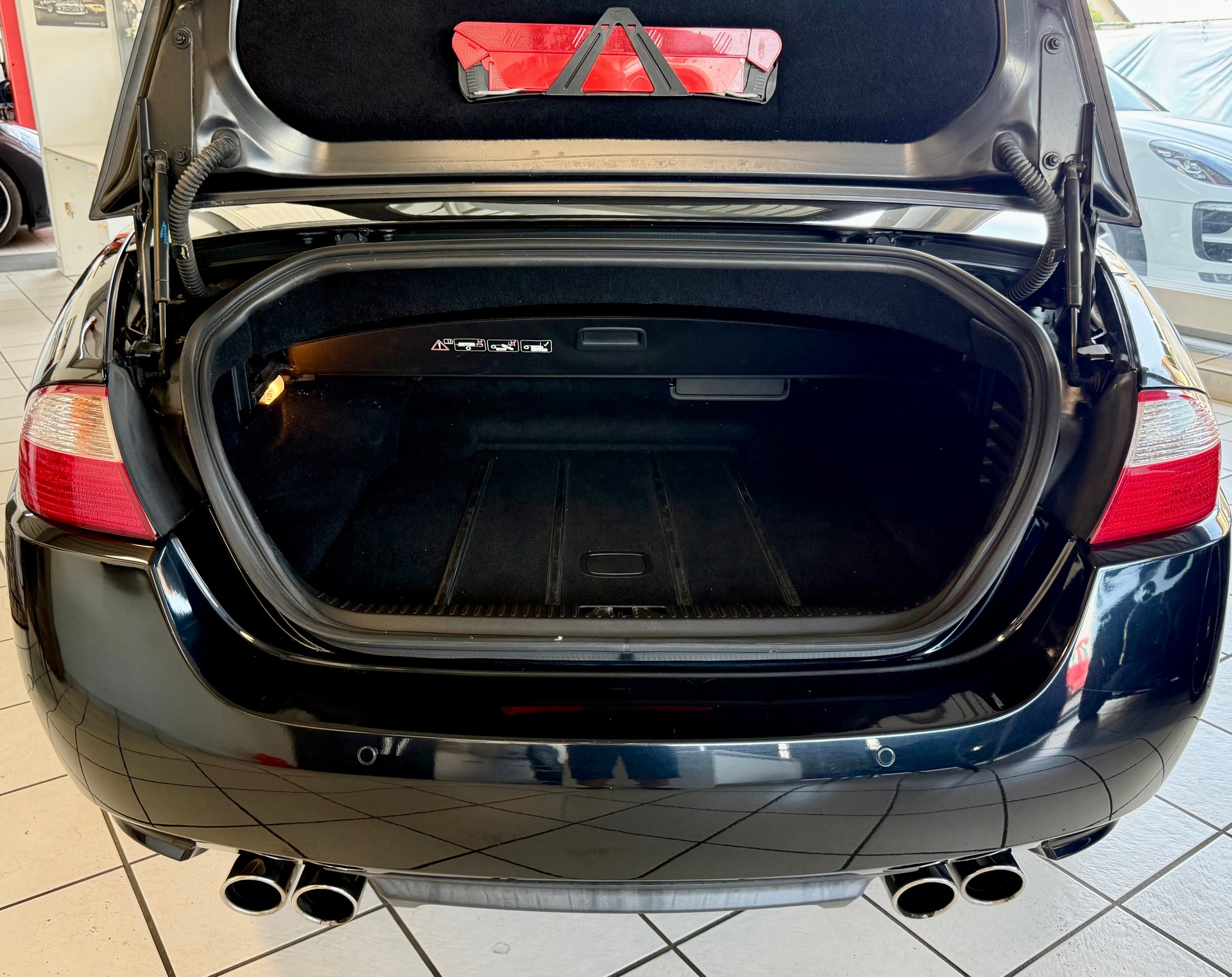 JAGUAR XKR 4.2 V8 SC Automatic-image-24