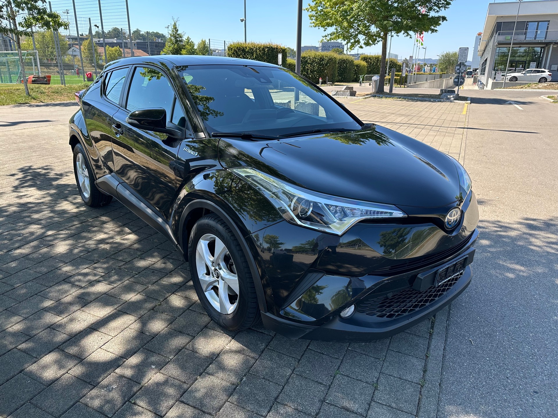 TOYOTA C-HR 1.8 HSD Comfort CVT-image-2