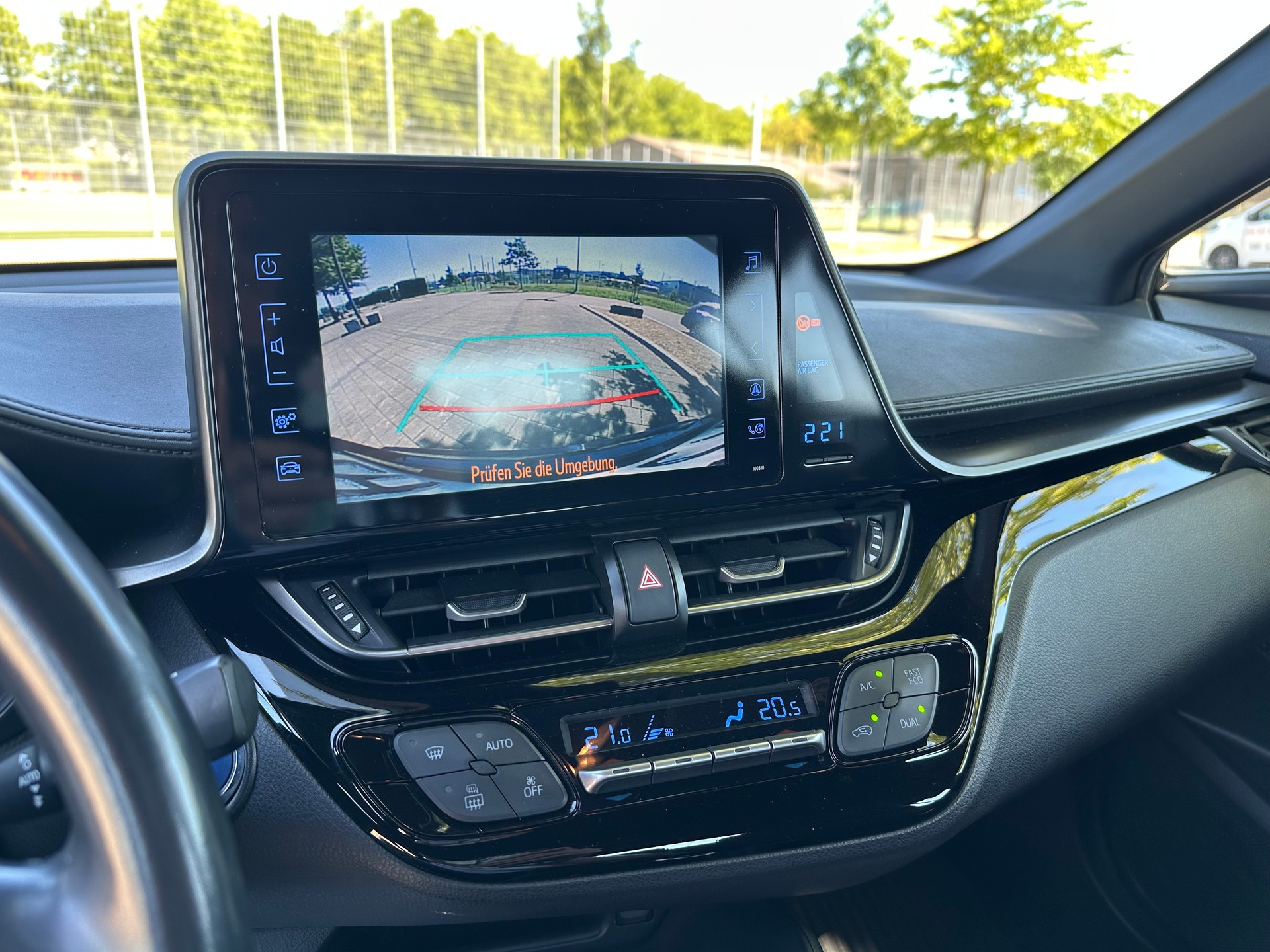 TOYOTA C-HR 1.8 HSD Comfort CVT-image-11