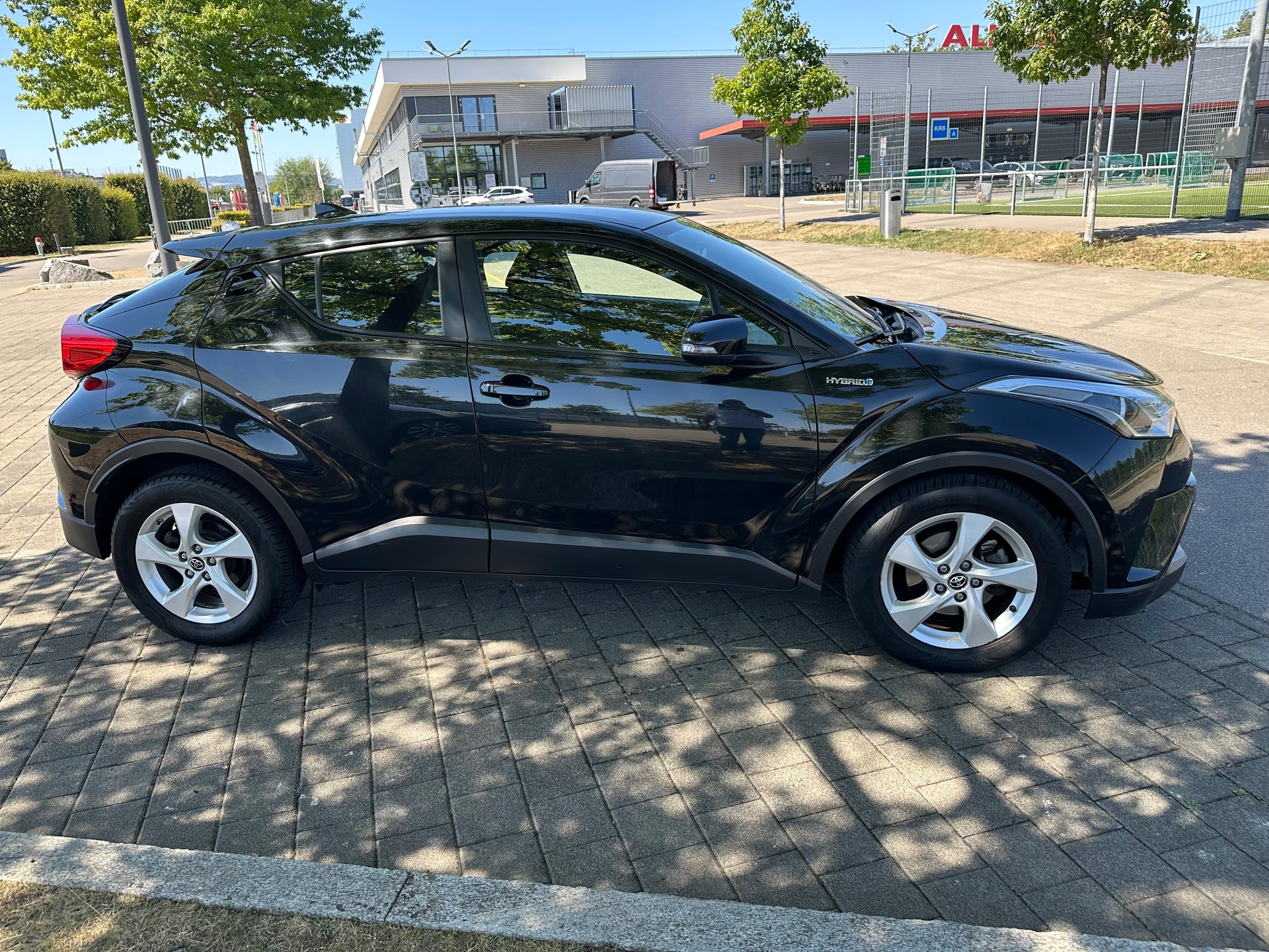 TOYOTA C-HR 1.8 HSD Comfort CVT-image-3