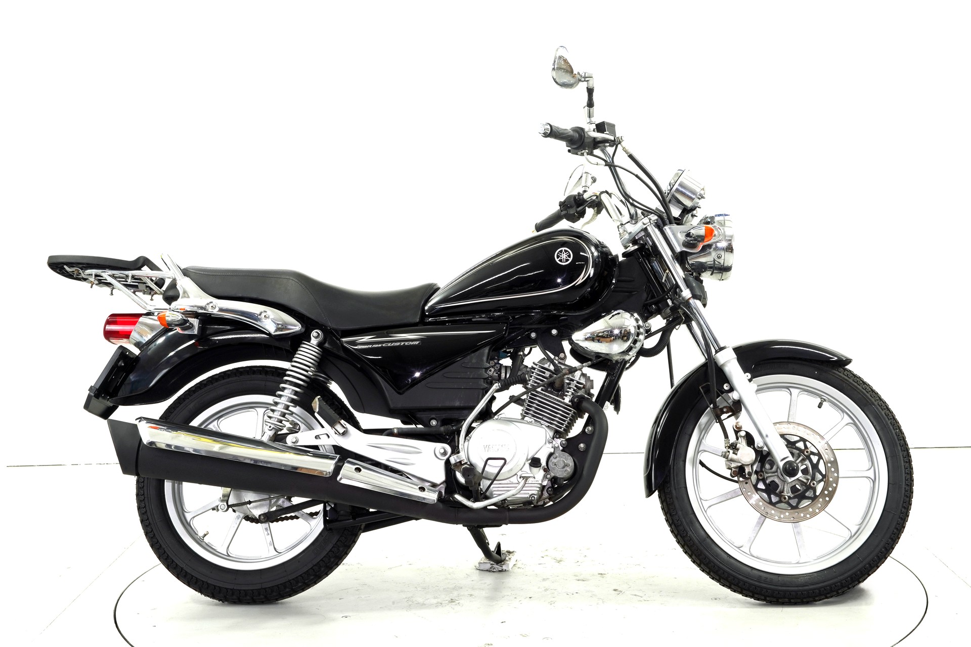 YAMAHA YB 125-showroom-element-3