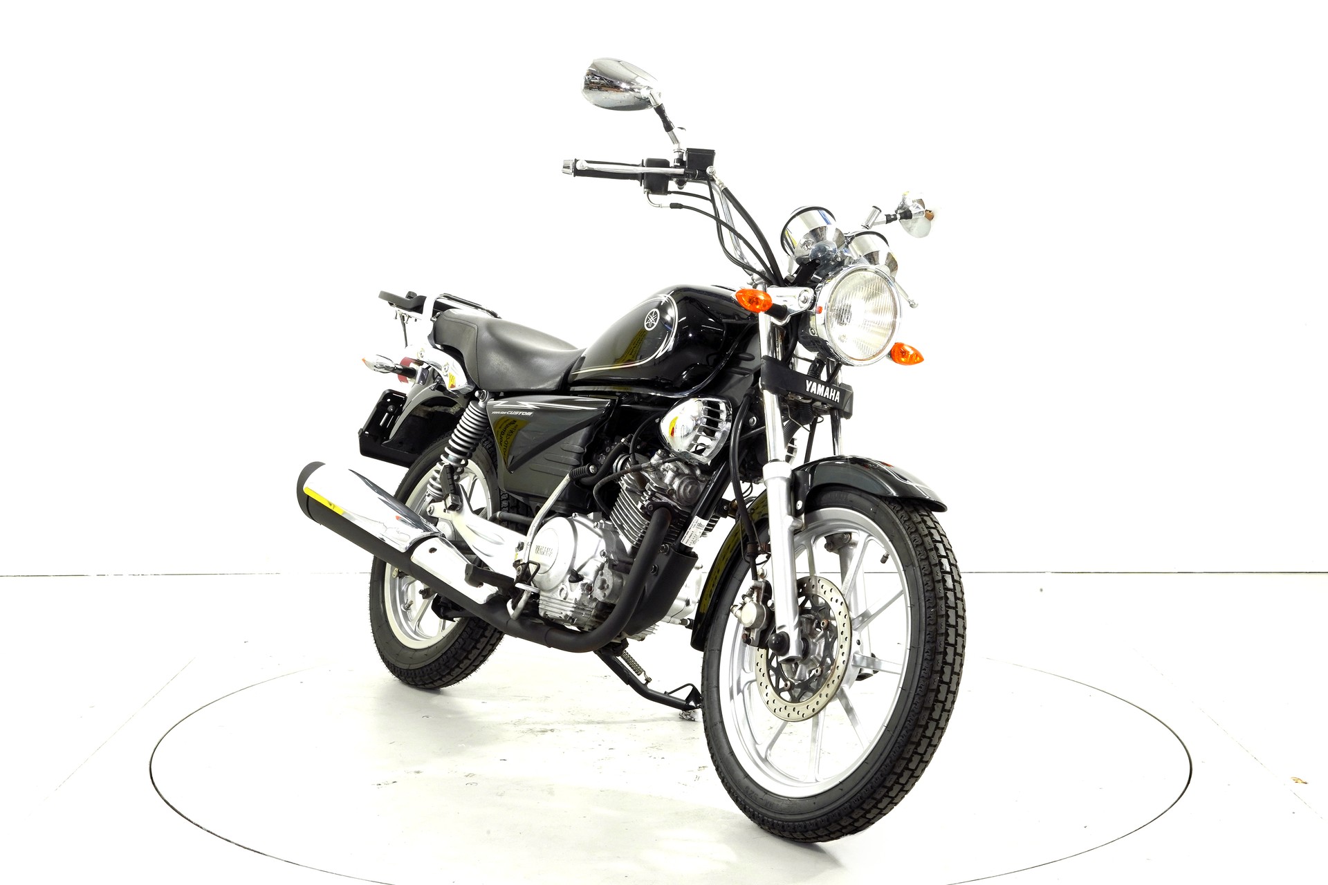 YAMAHA YB 125-showroom-element-1