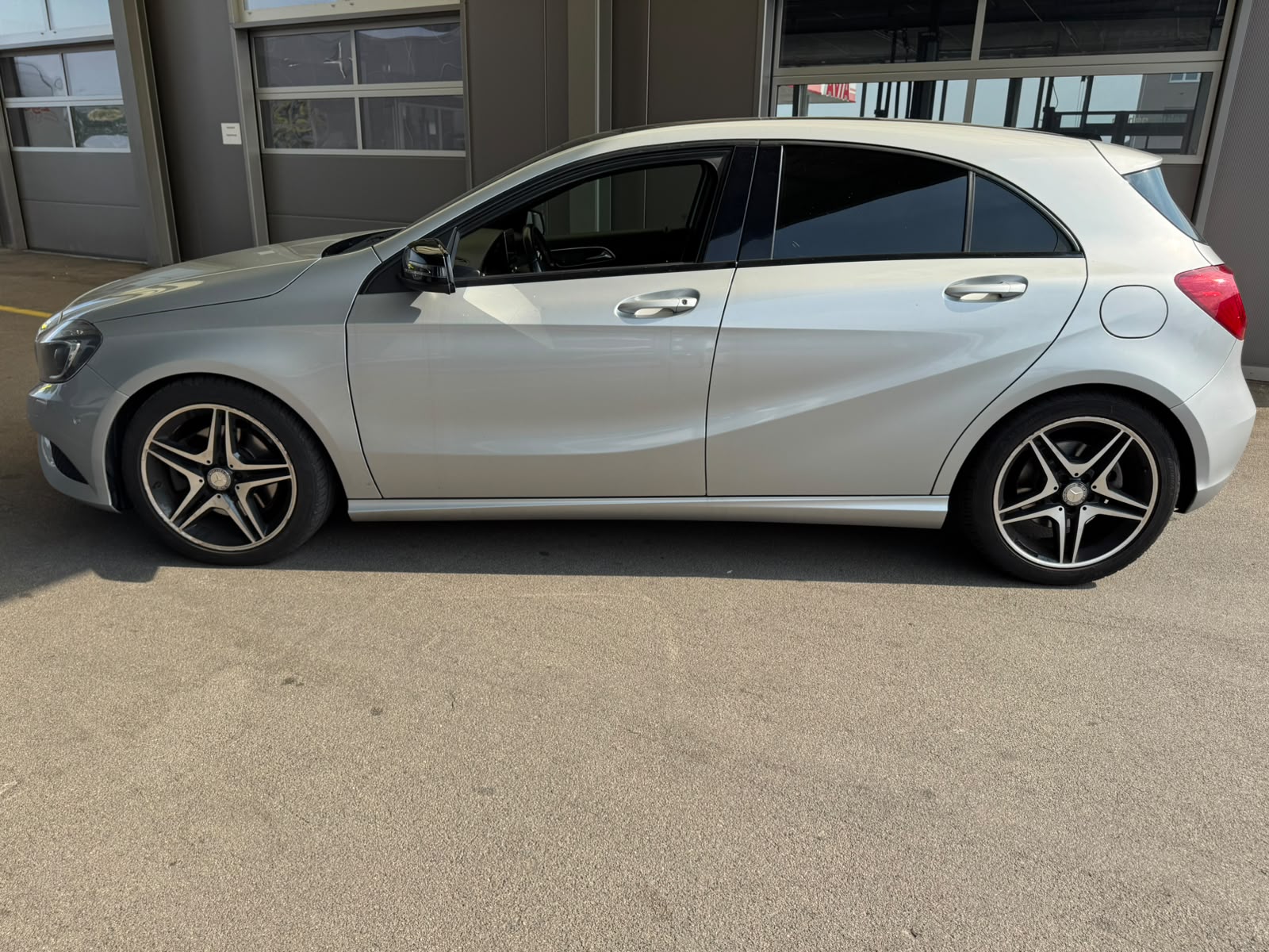 MERCEDES-BENZ A 250 Urban 4Matic 7G-DCT-image-3