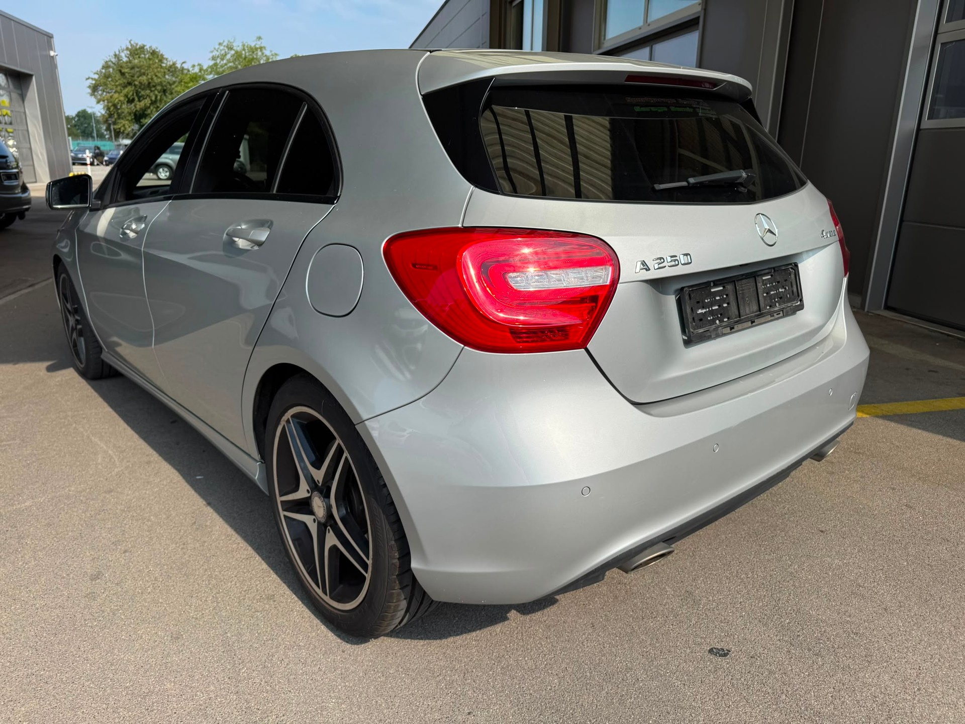 MERCEDES-BENZ A 250 Urban 4Matic 7G-DCT-image-5