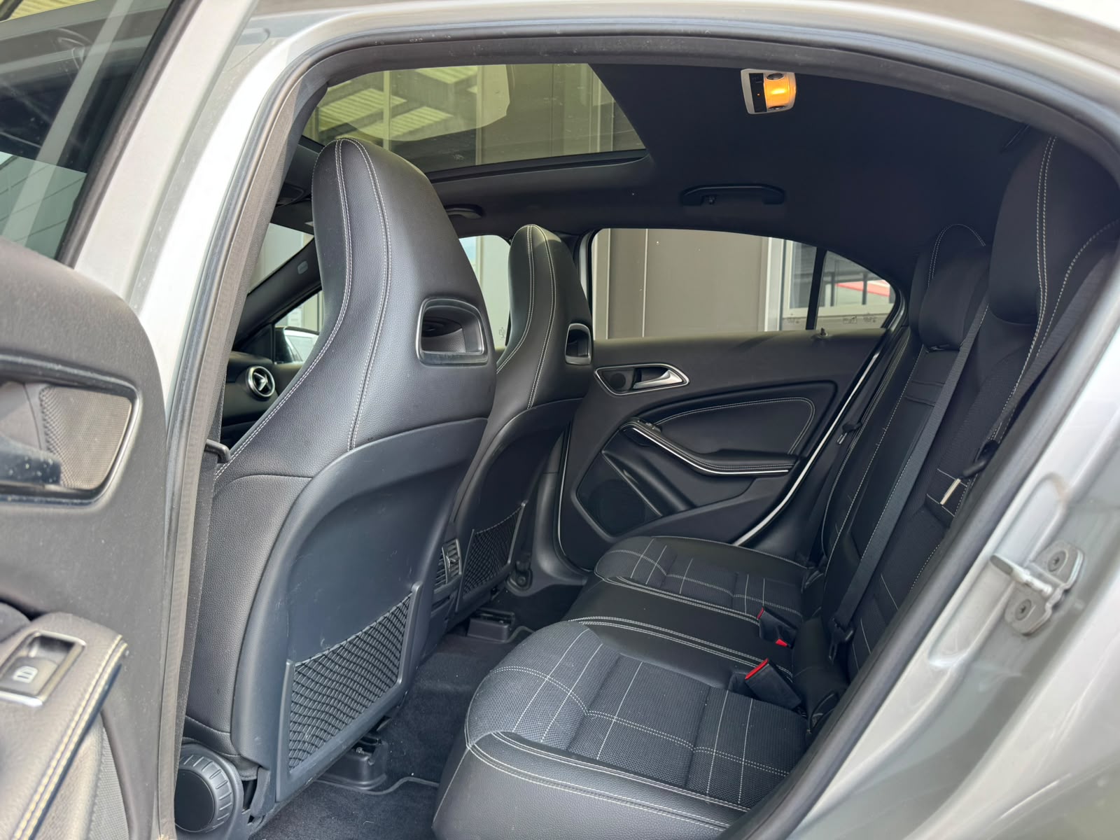 MERCEDES-BENZ A 250 Urban 4Matic 7G-DCT-image-14