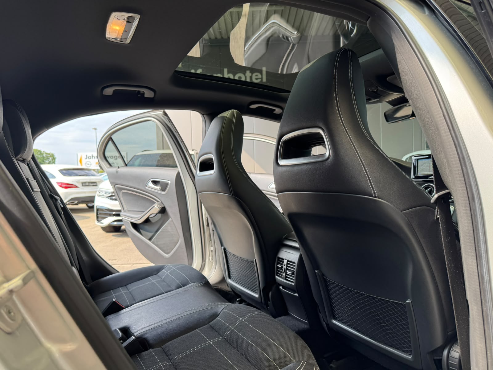 MERCEDES-BENZ A 250 Urban 4Matic 7G-DCT-image-15