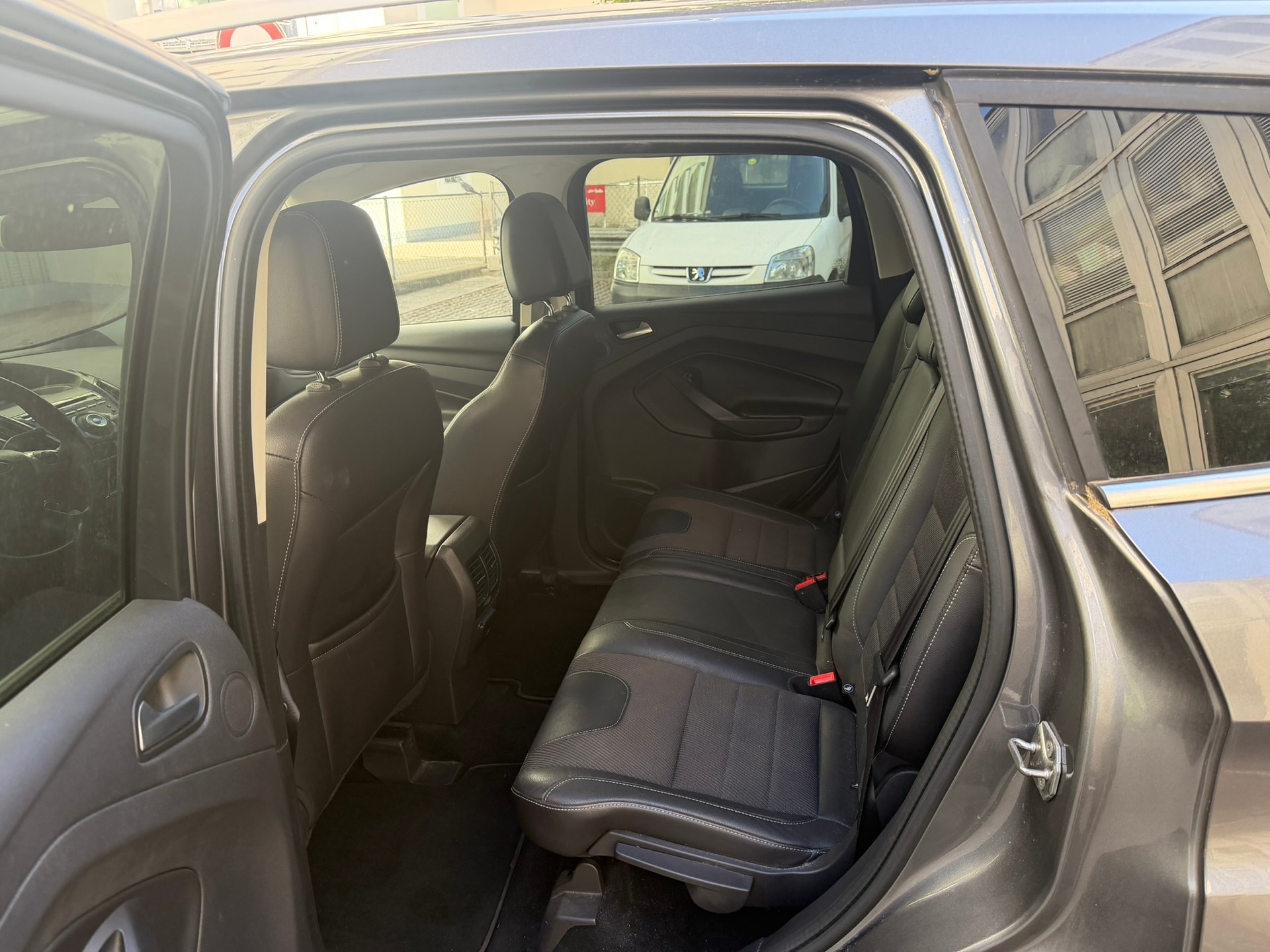 FORD Kuga 2.0 TDCi Titanium 4WD PowerShift-image-8