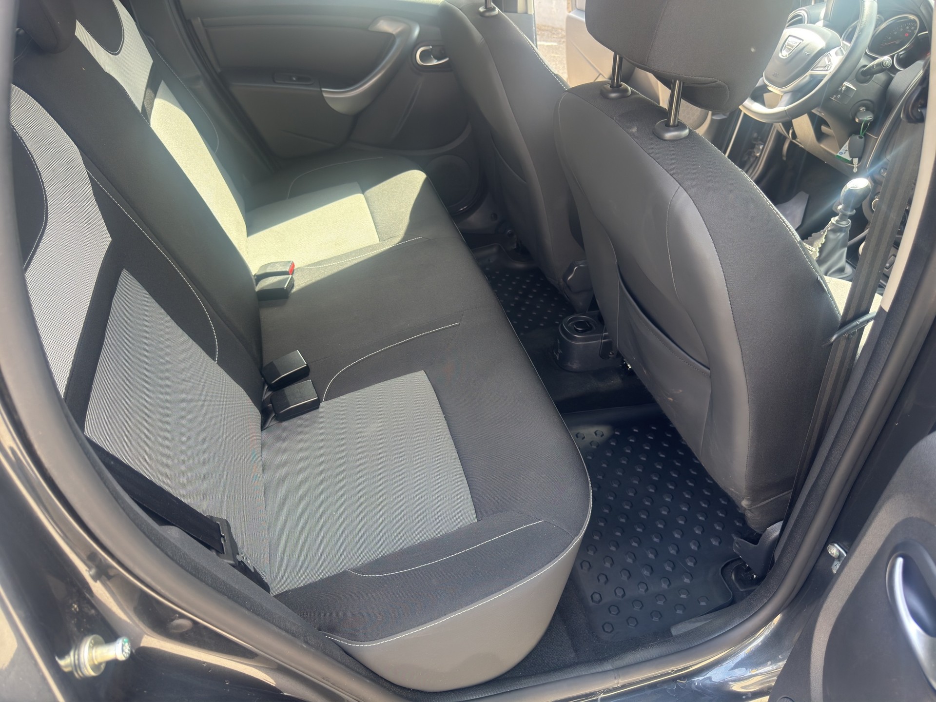 DACIA Duster 1.2 T Lauréate 4x4-image-11