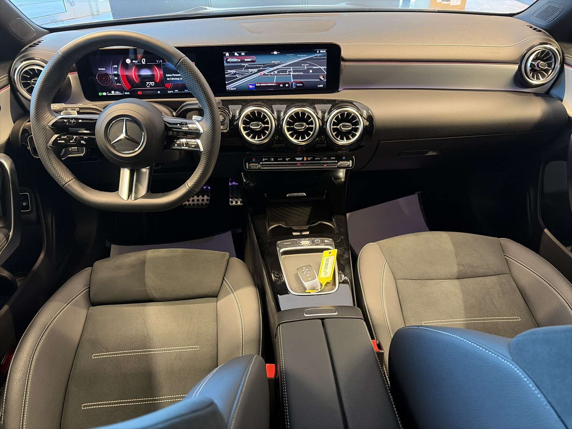 MERCEDES-BENZ CLA Shooting Brake 200 AMG Line Advanced Plus DCT-Automat-image-14