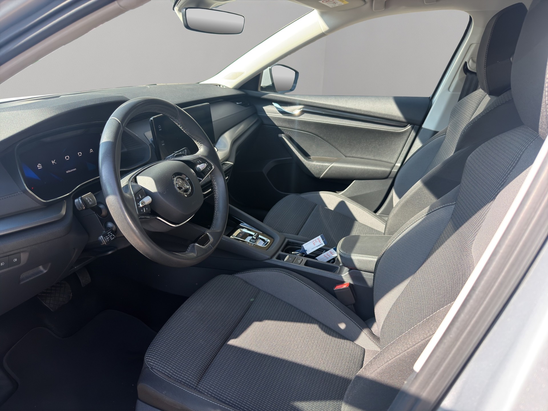 SKODA Octavia Combi 2.0 TDI DSG Ambition-image-8