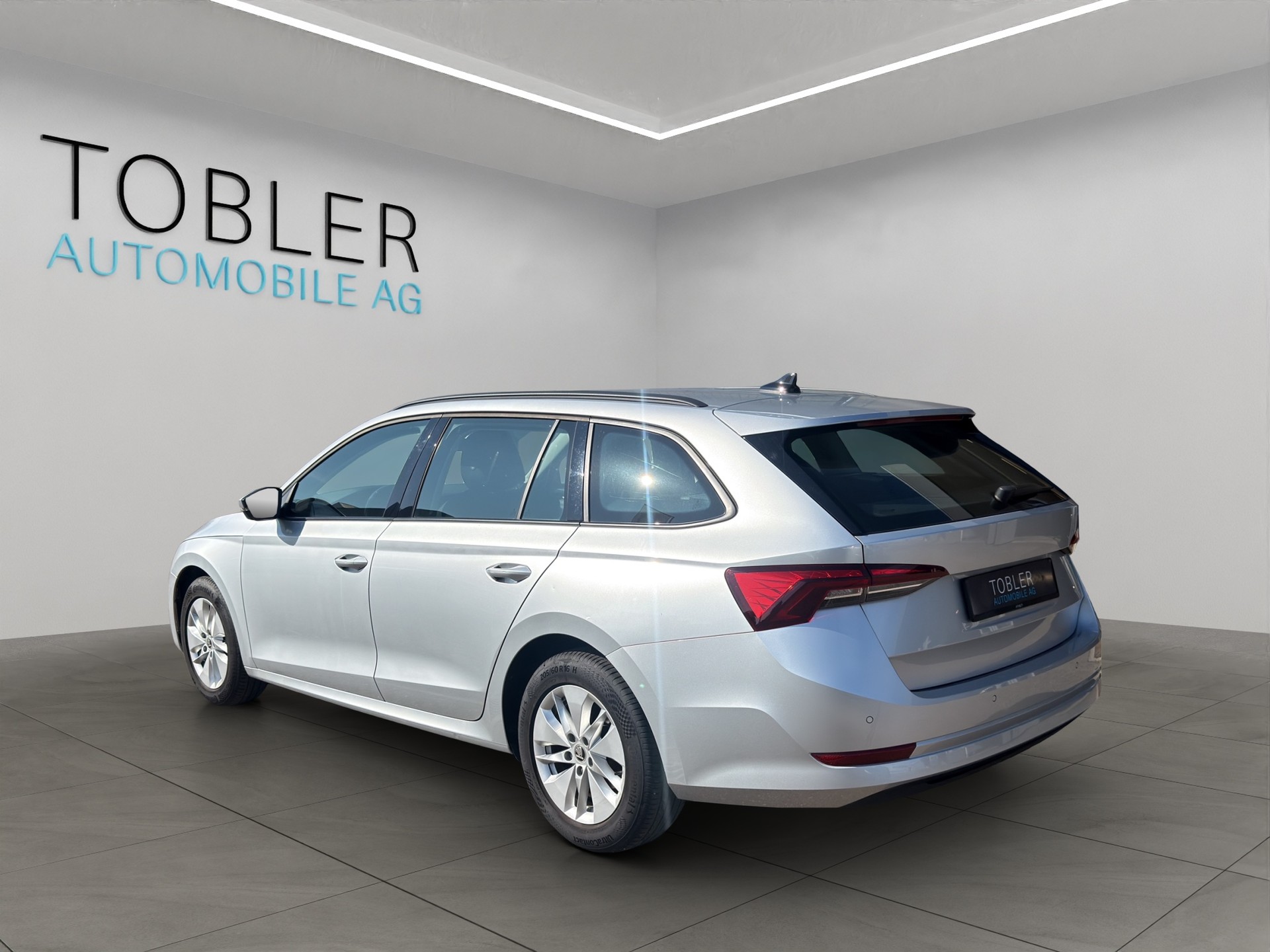 SKODA Octavia Combi 2.0 TDI DSG Ambition-image-4