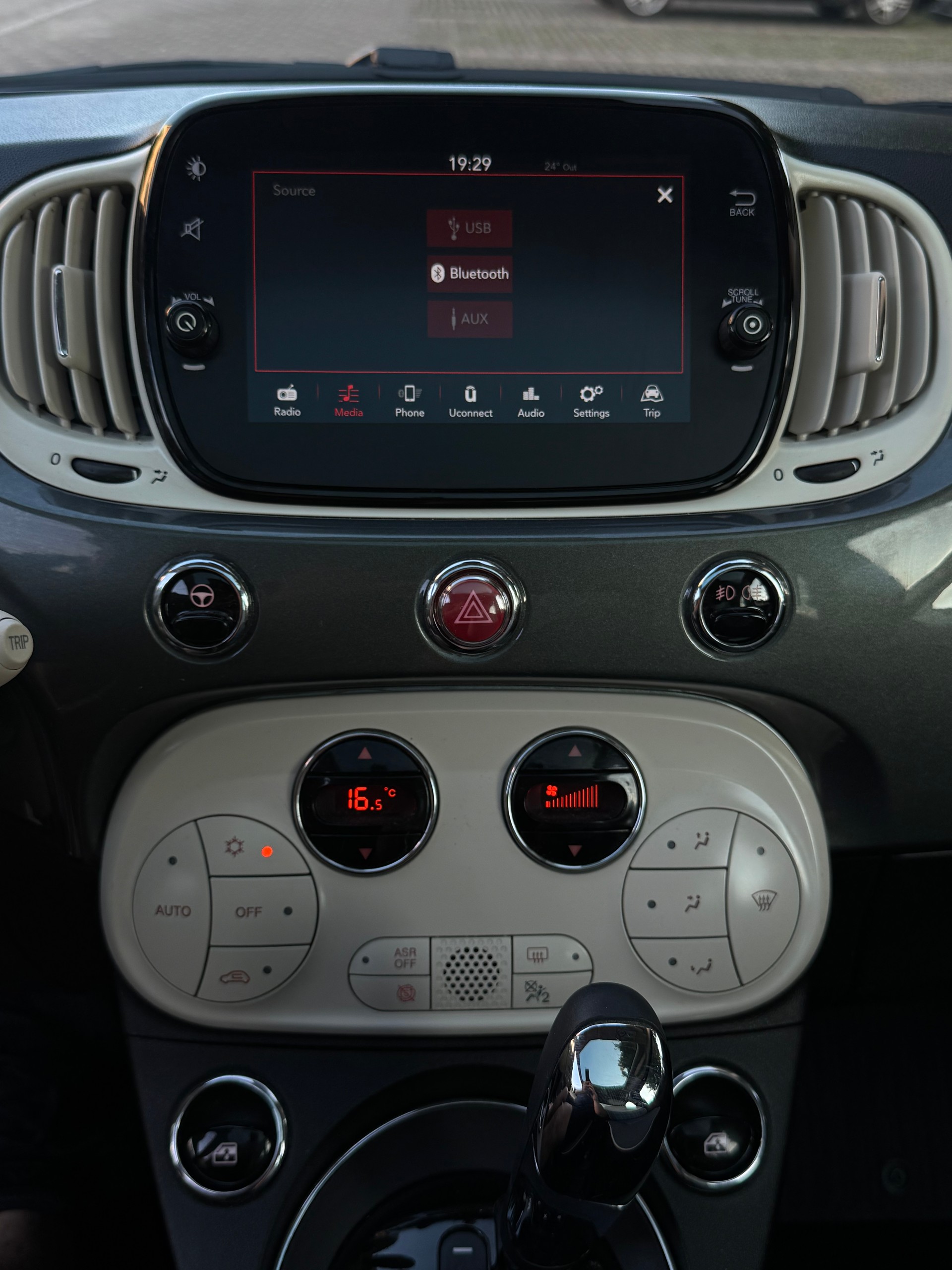 FIAT 500 1.2 Lounge Dualogic-image-11