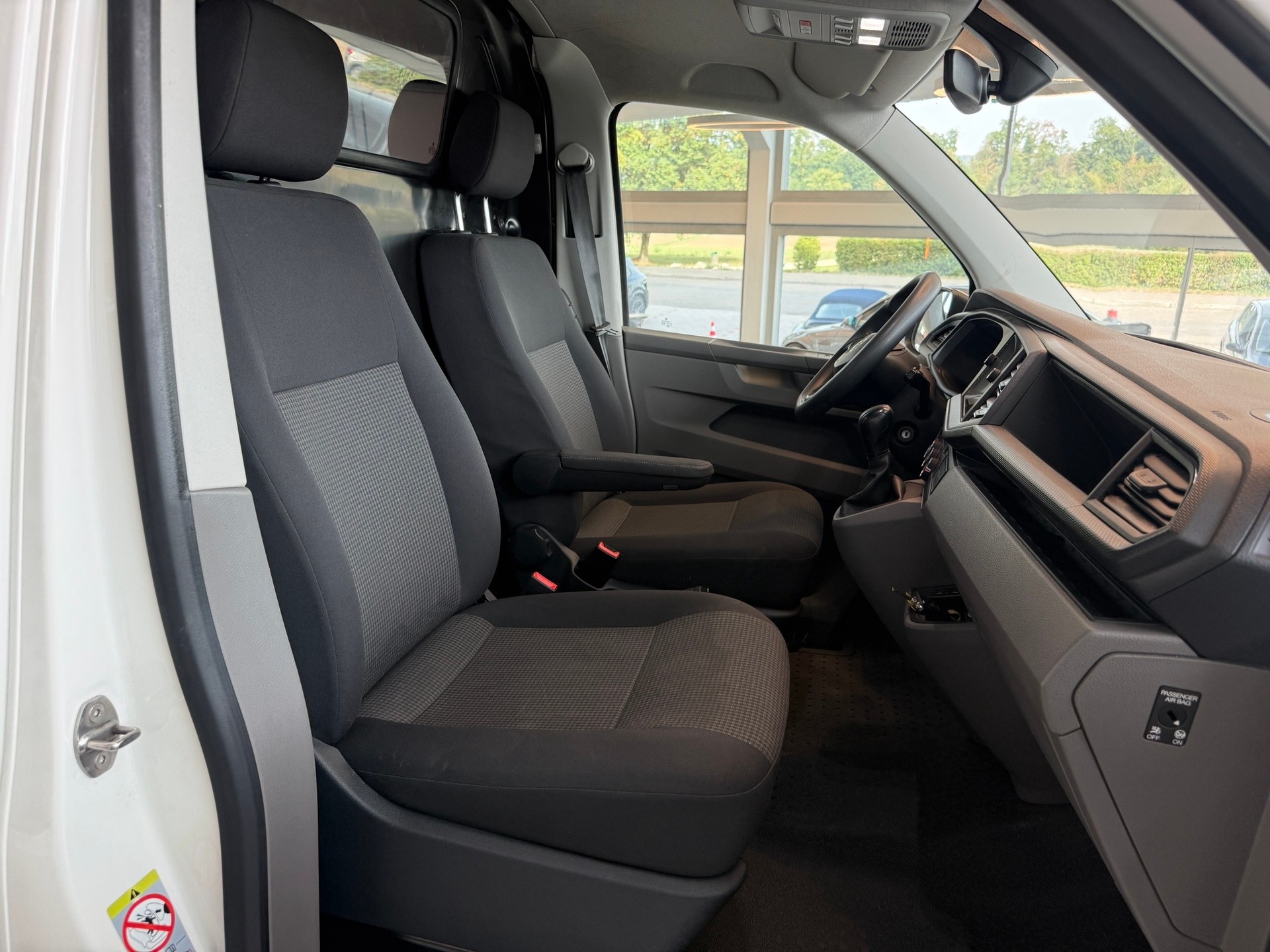 VW T6.1 2.0 TDI DSG-image-9
