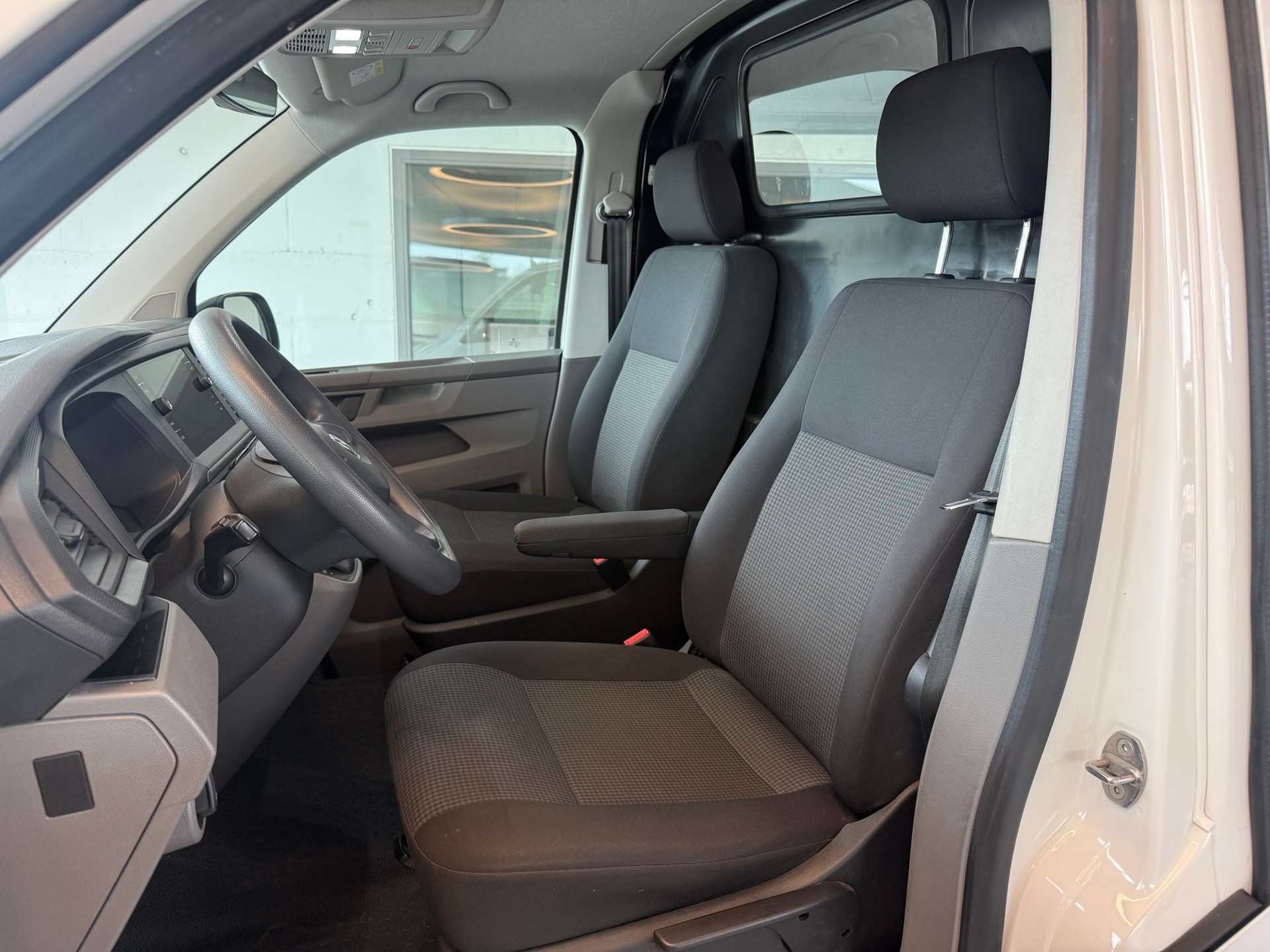 VW T6.1 2.0 TDI DSG-image-7