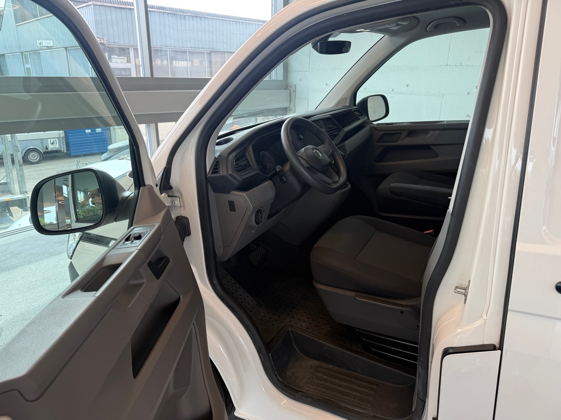 VW T6.1 2.0 TDI DSG-image-6