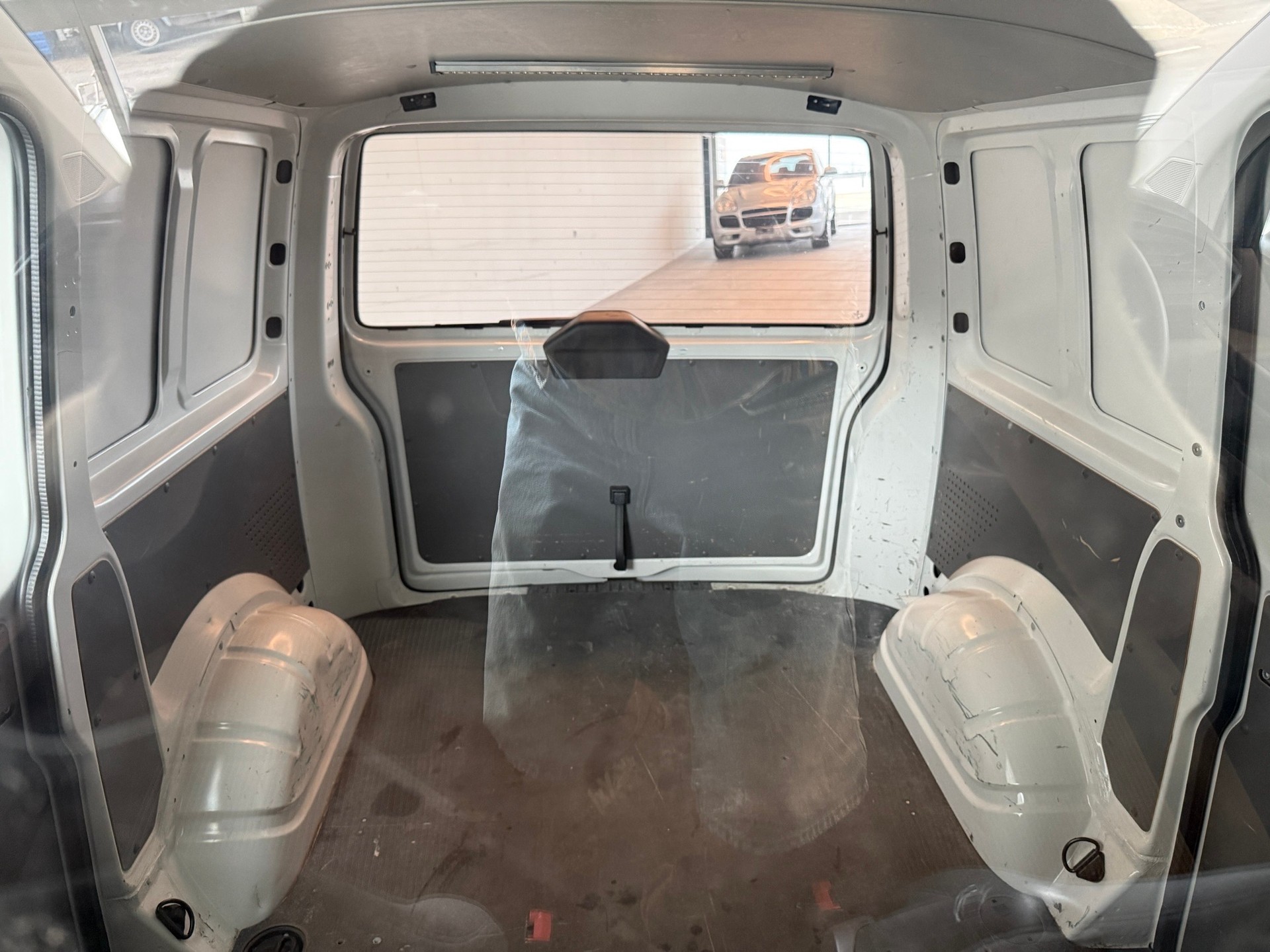 VW T6.1 2.0 TDI DSG-image-13