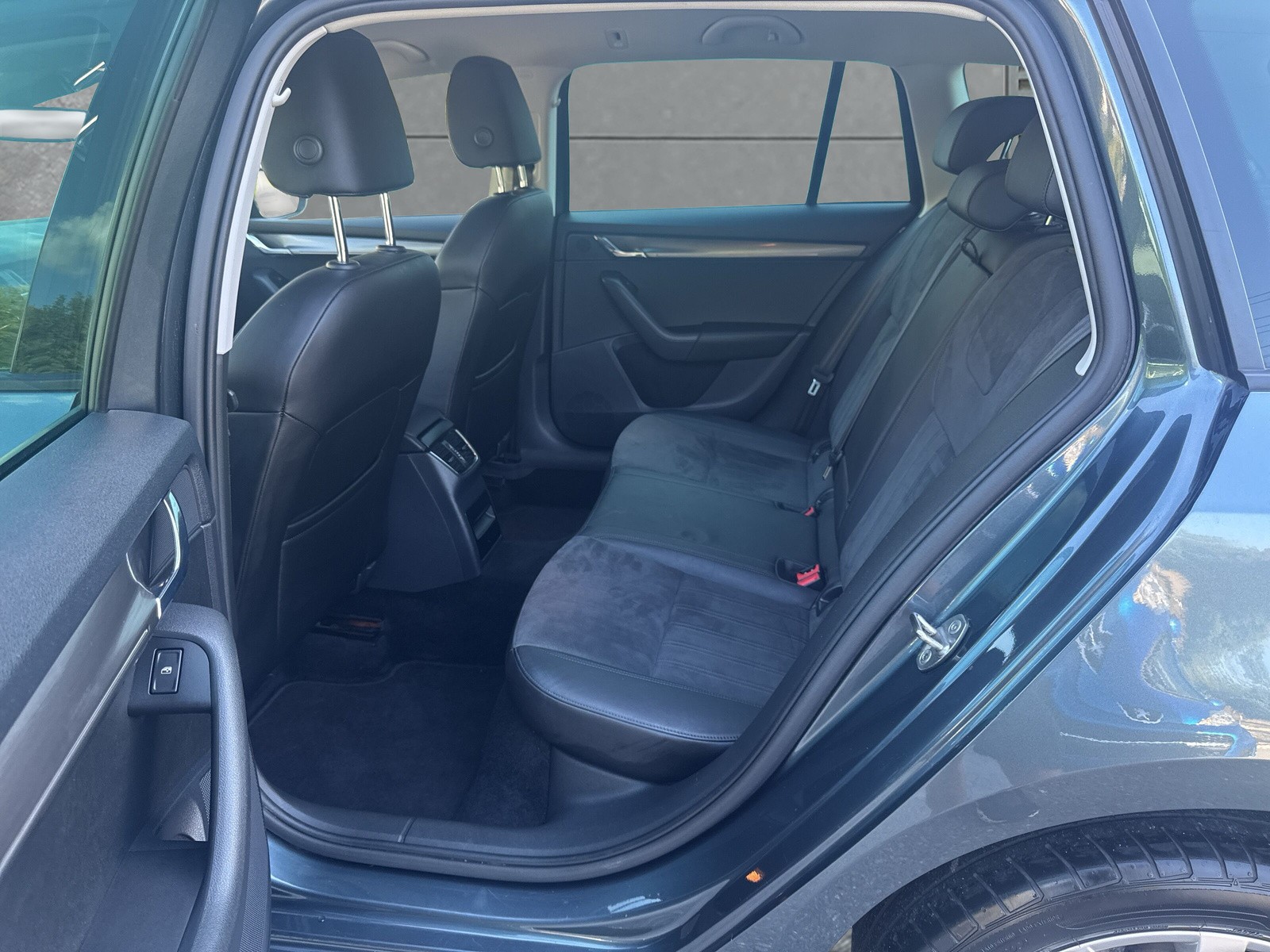 SKODA Octavia Combi 1.5 TSI Style DSG-image-9