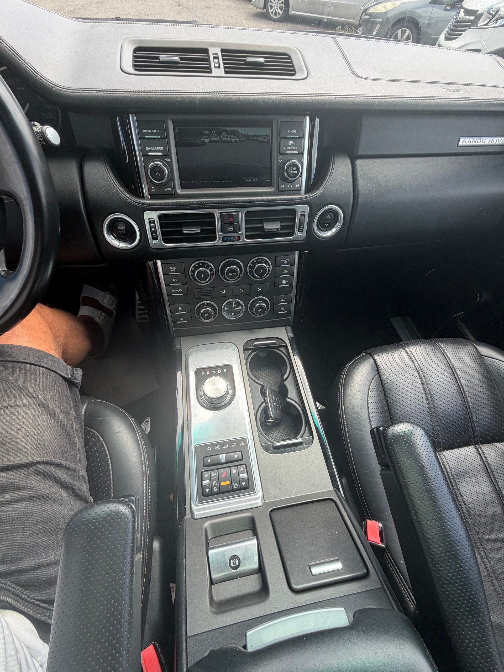 LAND ROVER Range Rover 4.4 TDV8 Autobiography Black Automatic-image-13