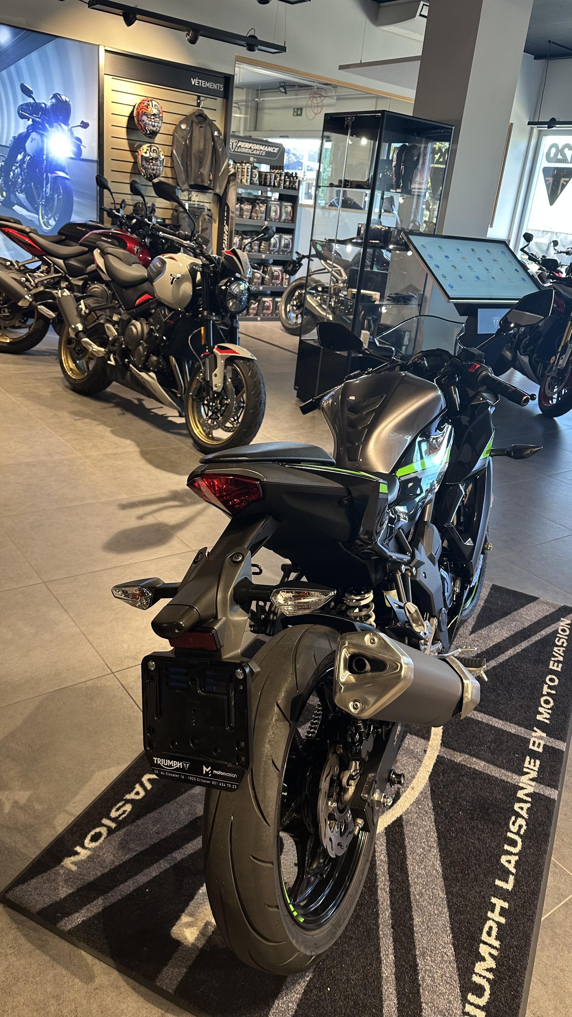 KAWASAKI Ninja 125-showroom-element-3