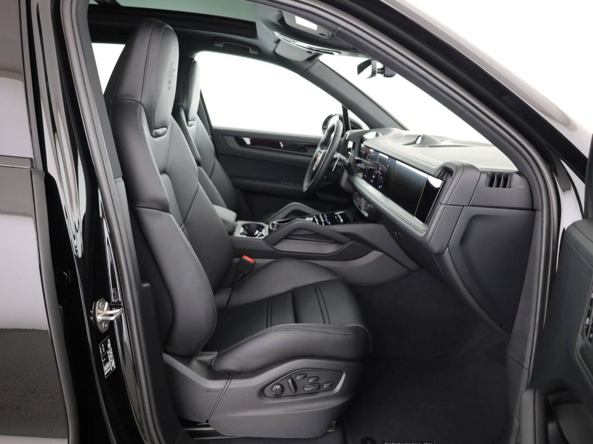 PORSCHE Cayenne E-Hybrid Black Edition-image-15