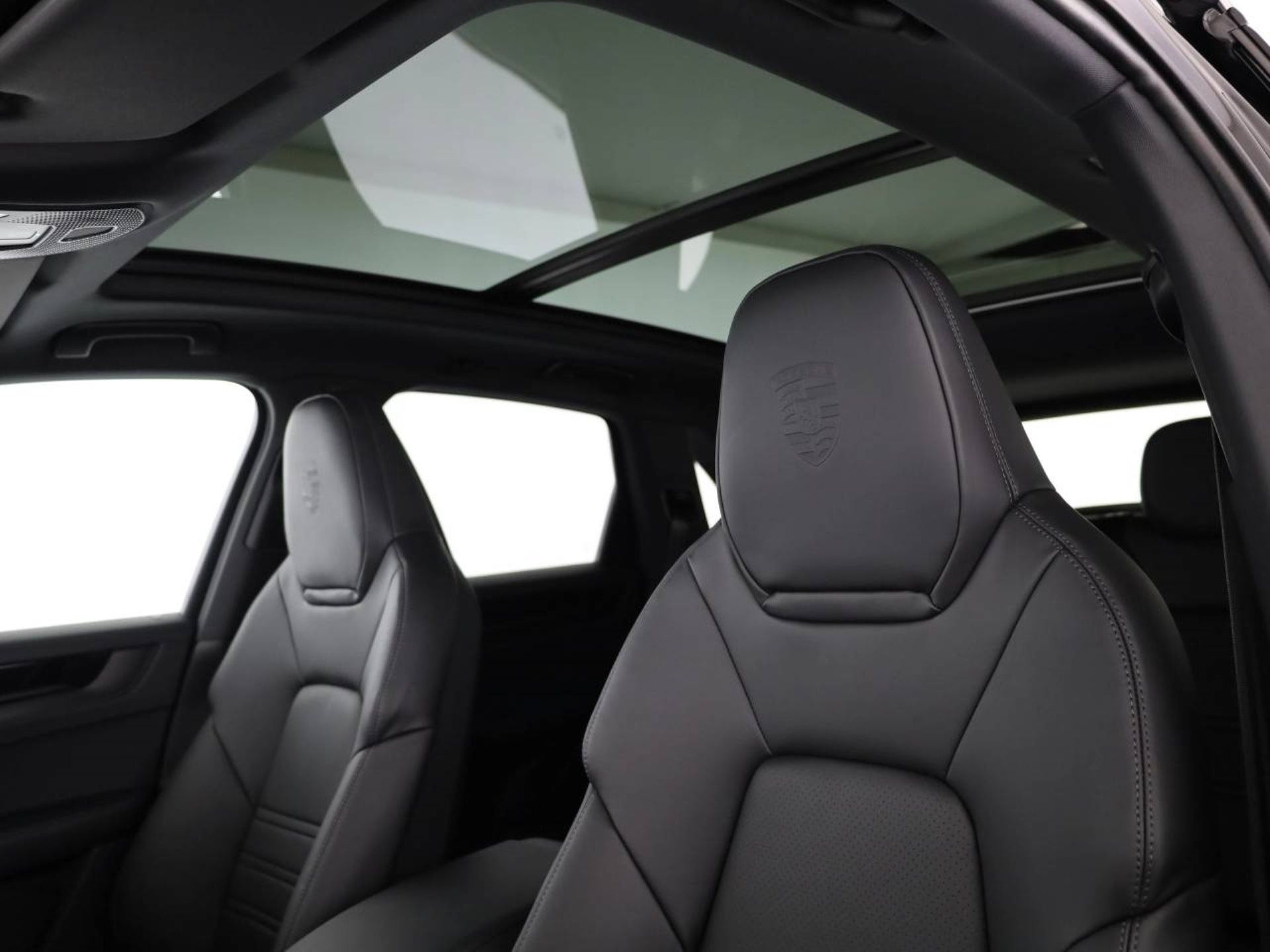 PORSCHE Cayenne E-Hybrid Black Edition-image-16