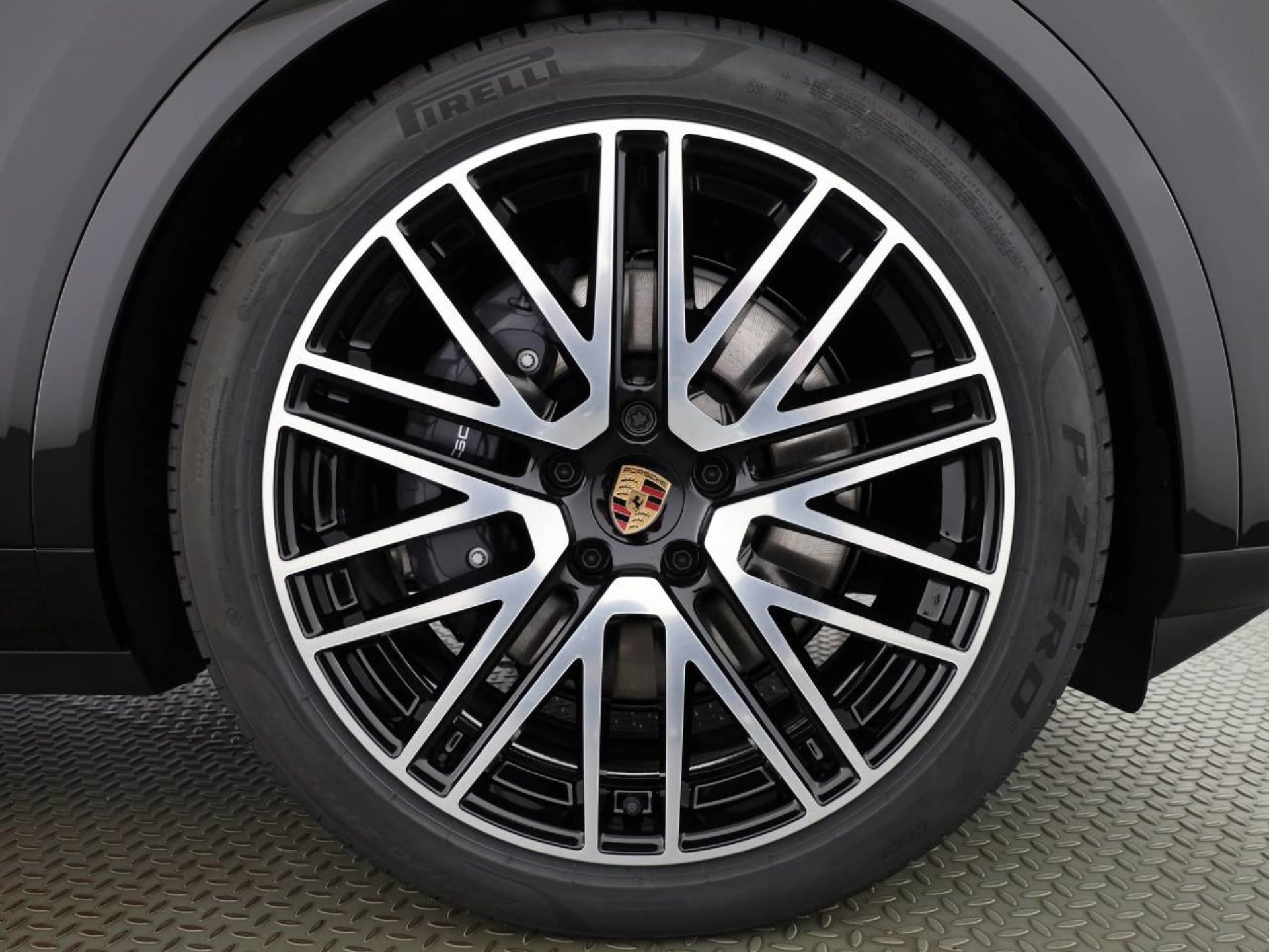 PORSCHE Cayenne E-Hybrid Black Edition-image-8