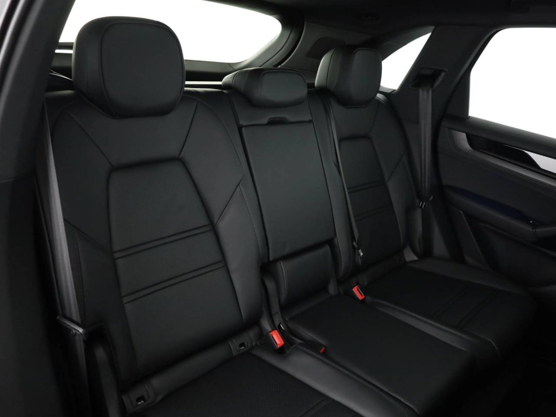 PORSCHE Cayenne E-Hybrid Black Edition-image-19