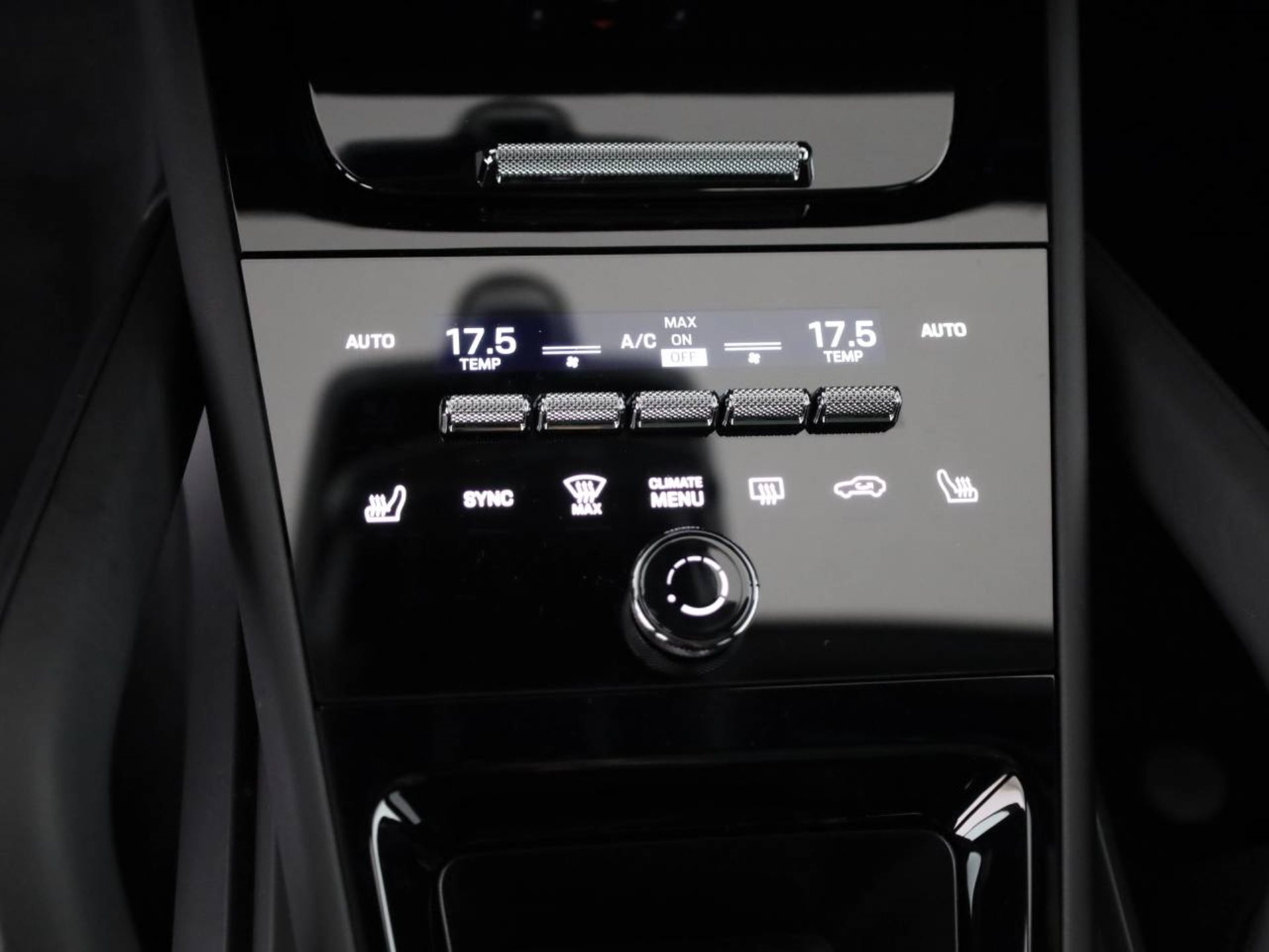 PORSCHE Cayenne E-Hybrid Black Edition-image-11